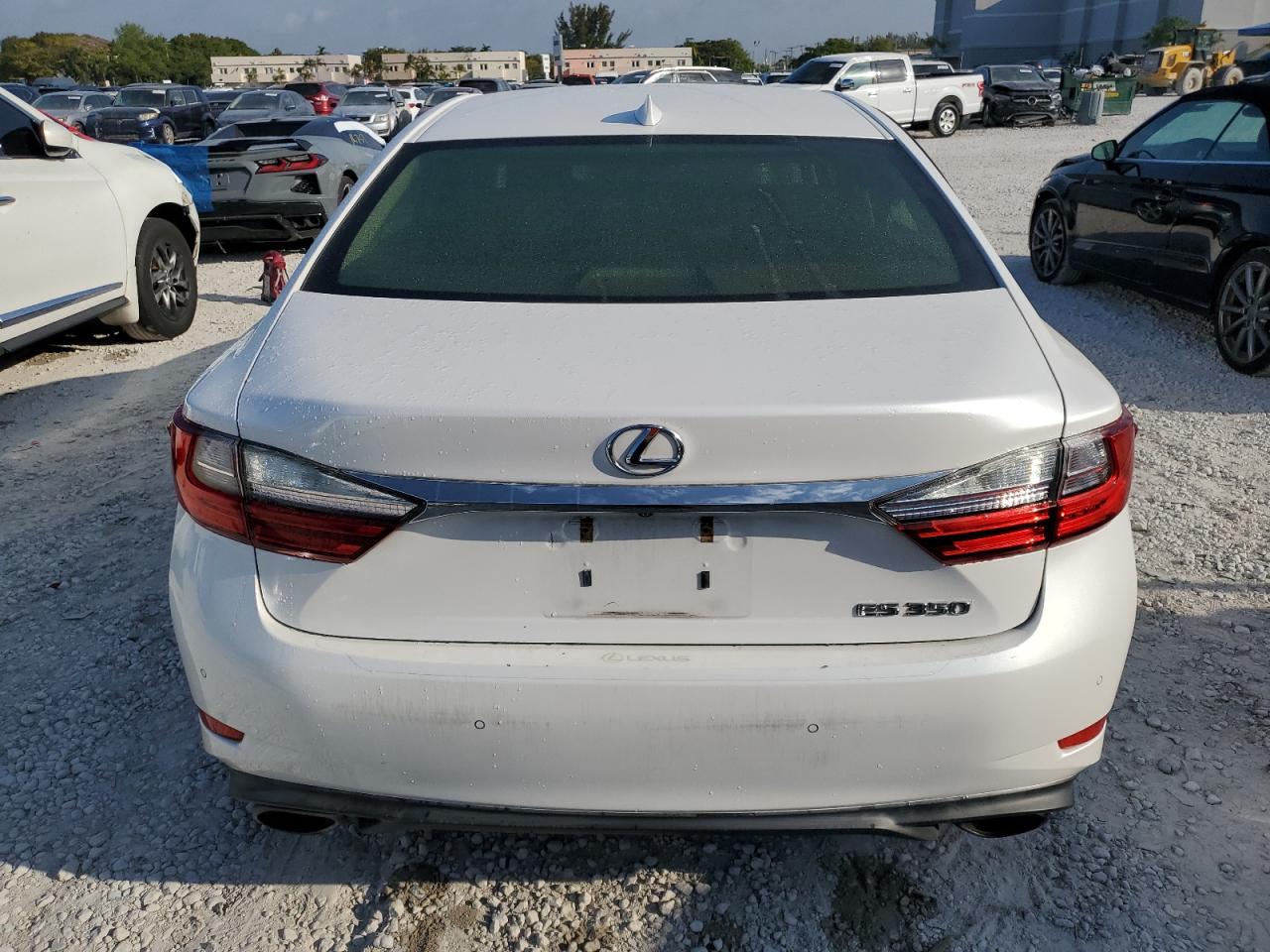 2016 Lexus ES - Image 6