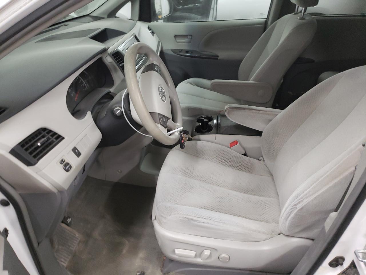 2013 Toyota Sienna - Image 7