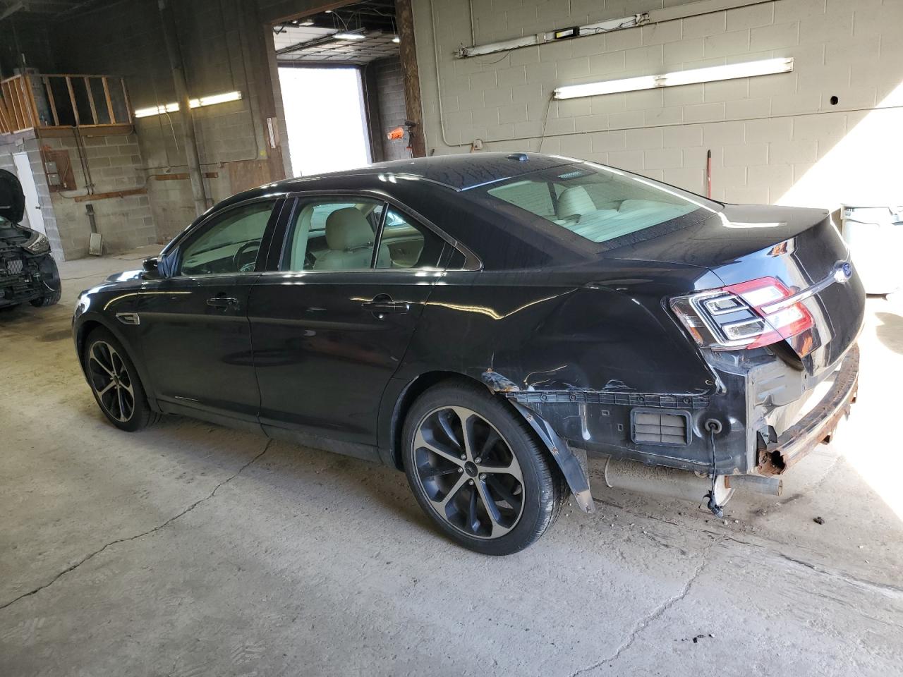 2014 Ford Taurus - Image 2