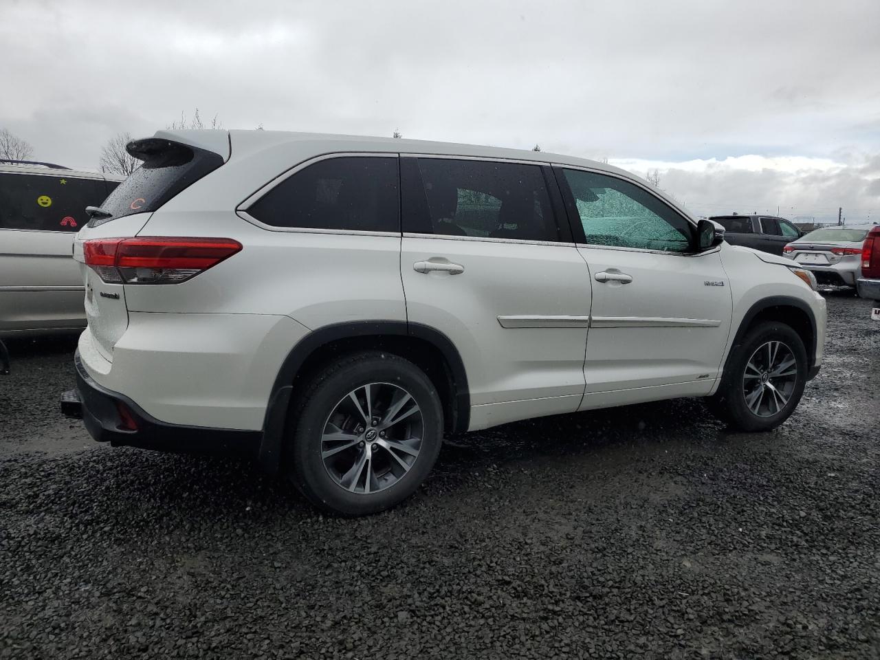 2017 Toyota Highlander - Image 3