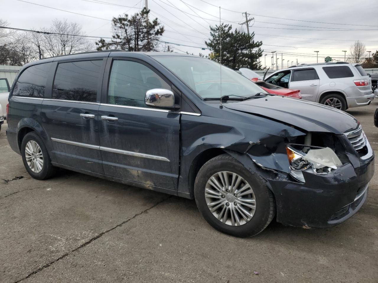 2013 Chrysler Town & Country - Image 4