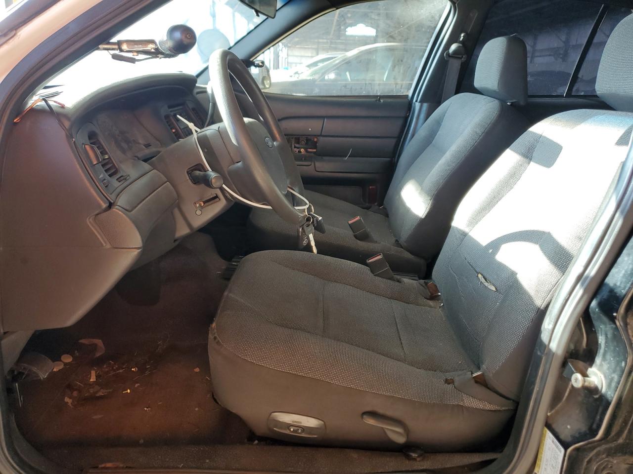 2005 Ford Crown Victoria - Image 7