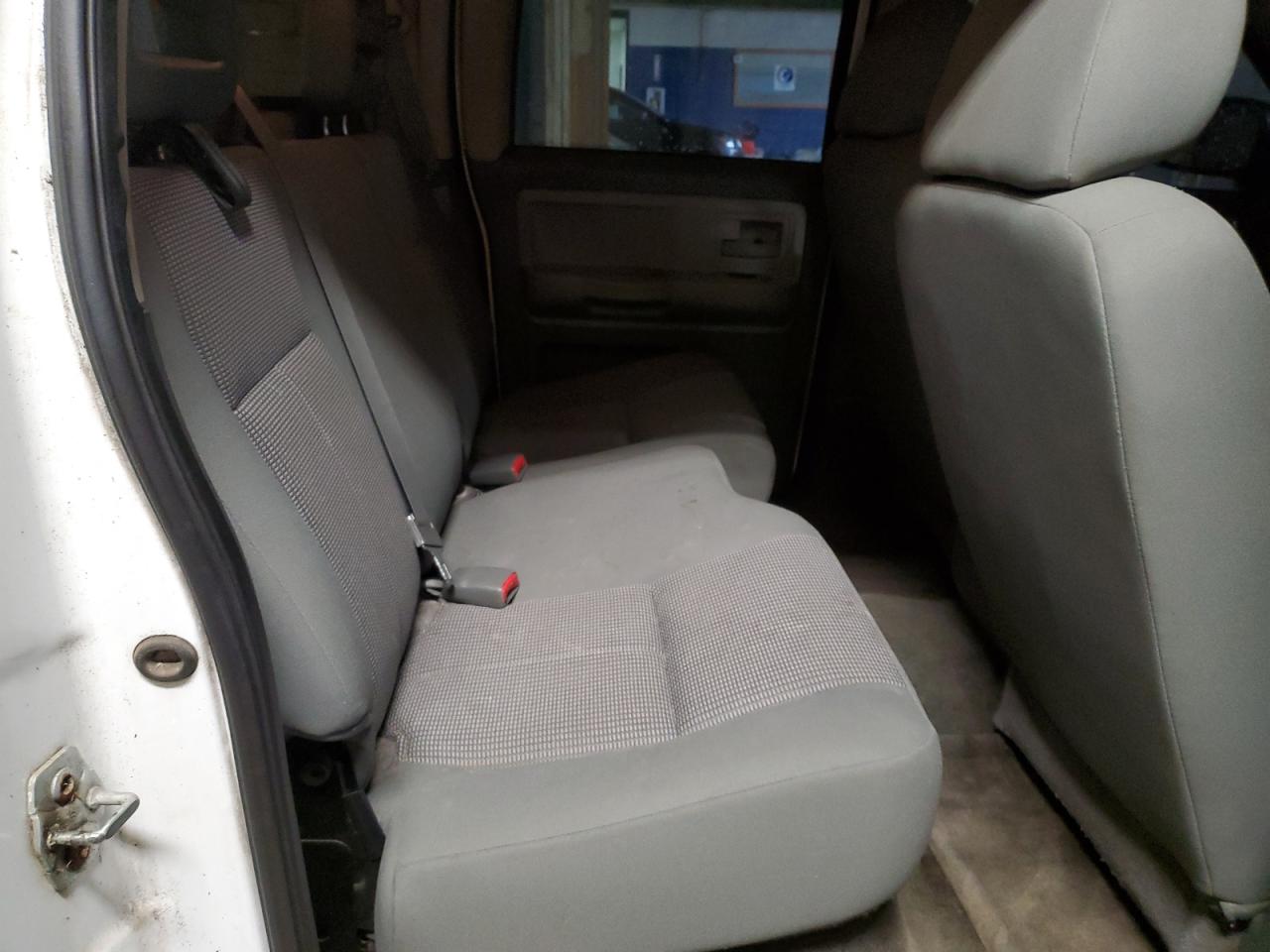 2007 Dodge Dakota - Image 10