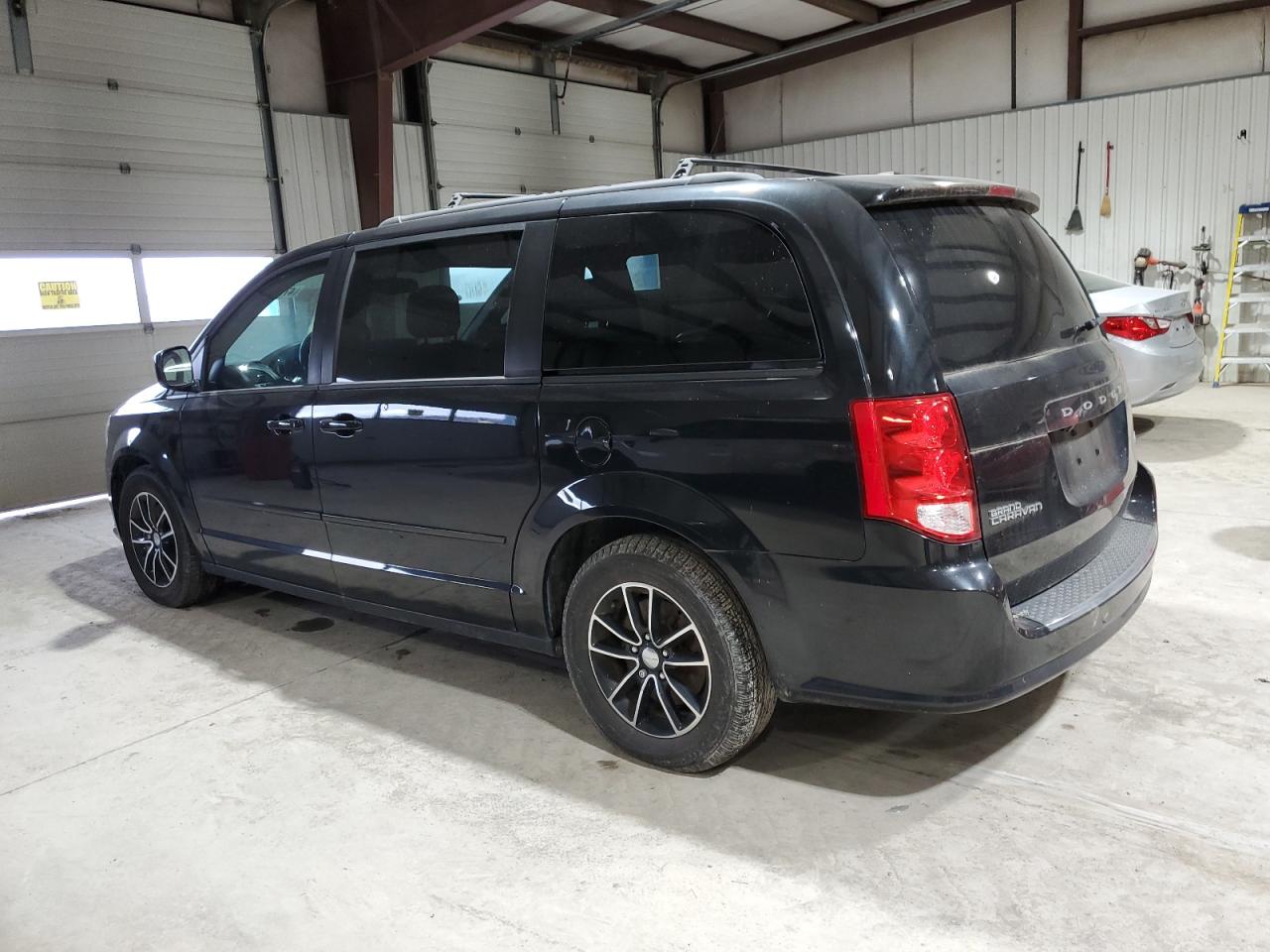 2016 Dodge Caravan - Image 2