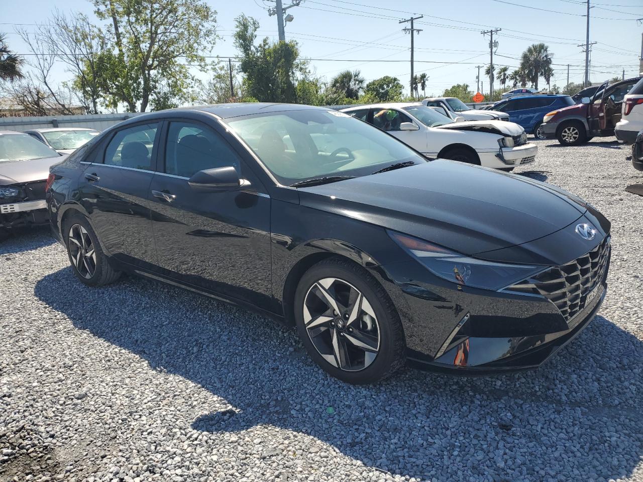 2022 Hyundai Elantra - Image 4
