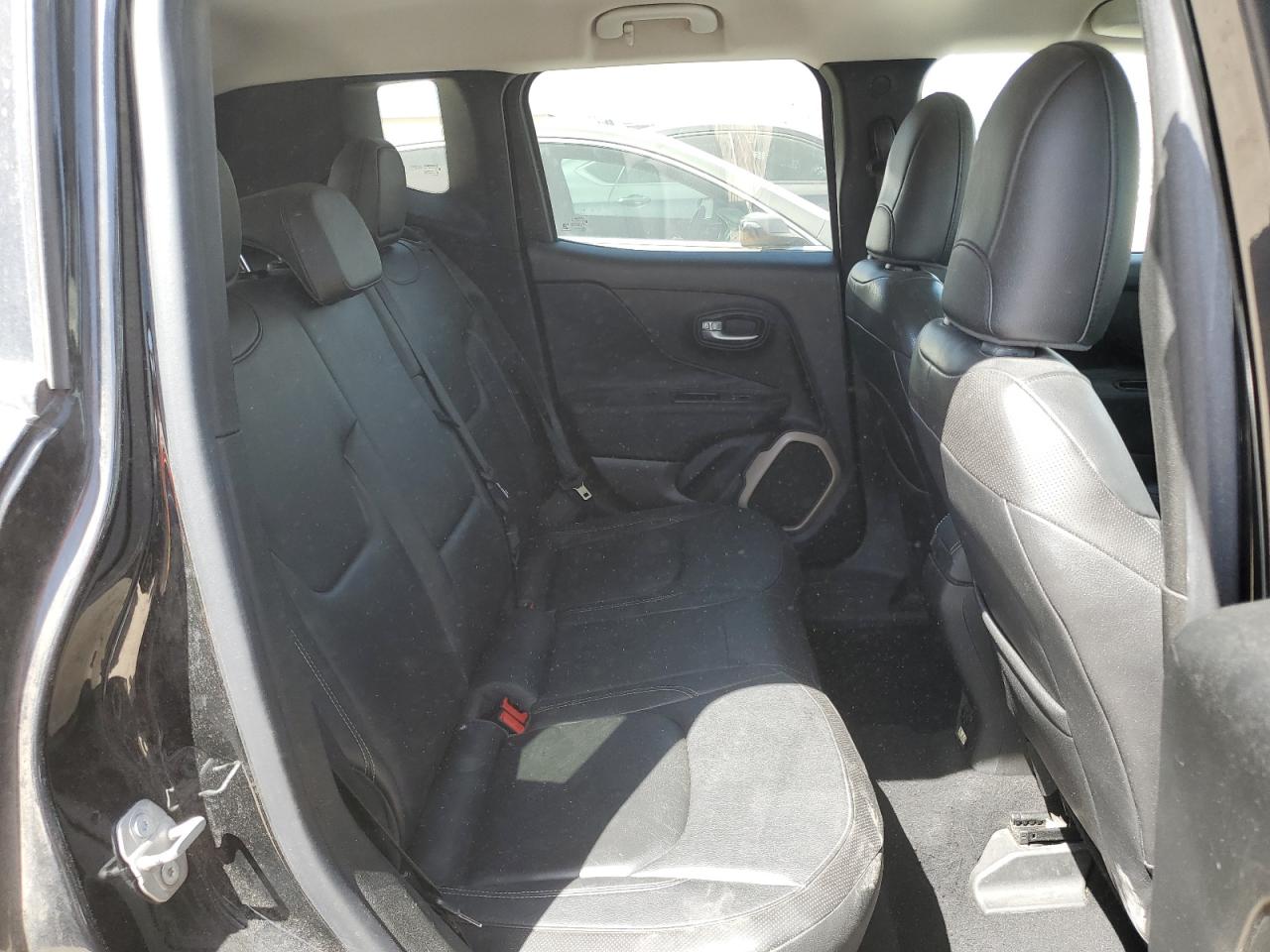 2016 Jeep Renegade - Image 11