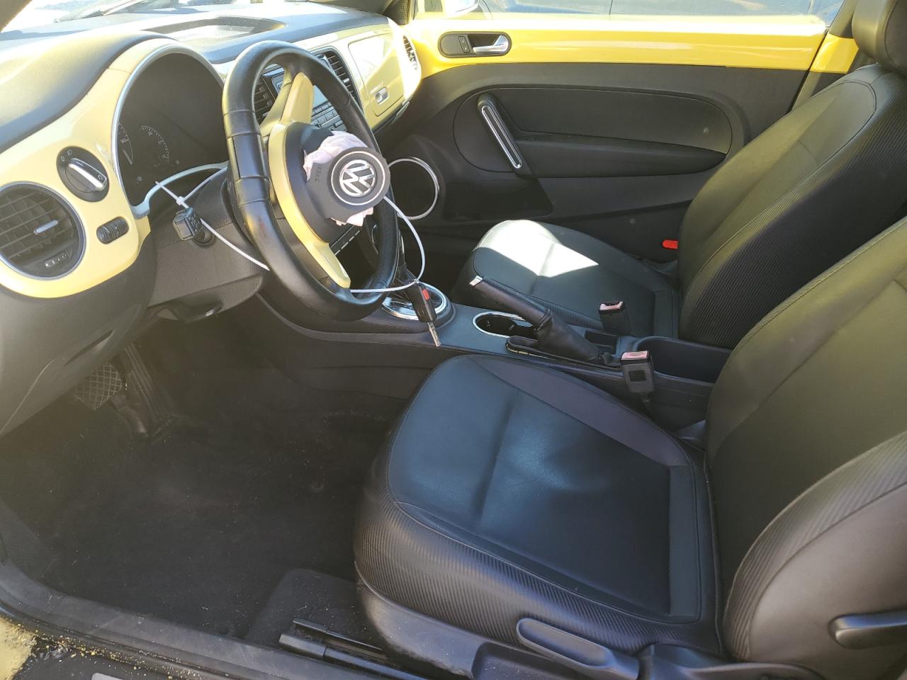 2012 Volkswagen Beetle - Image 7