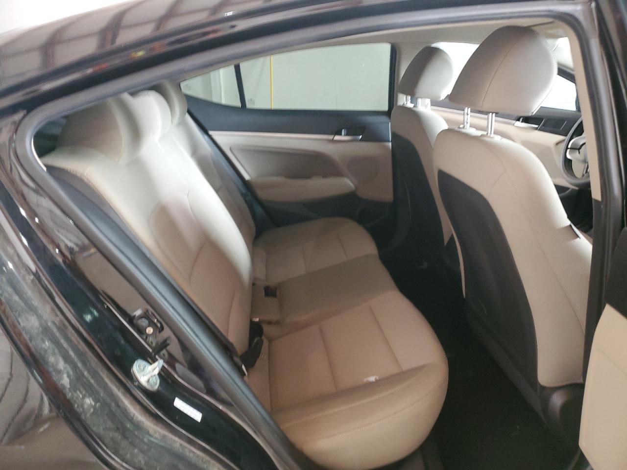 2019 Hyundai Elantra - Image 10