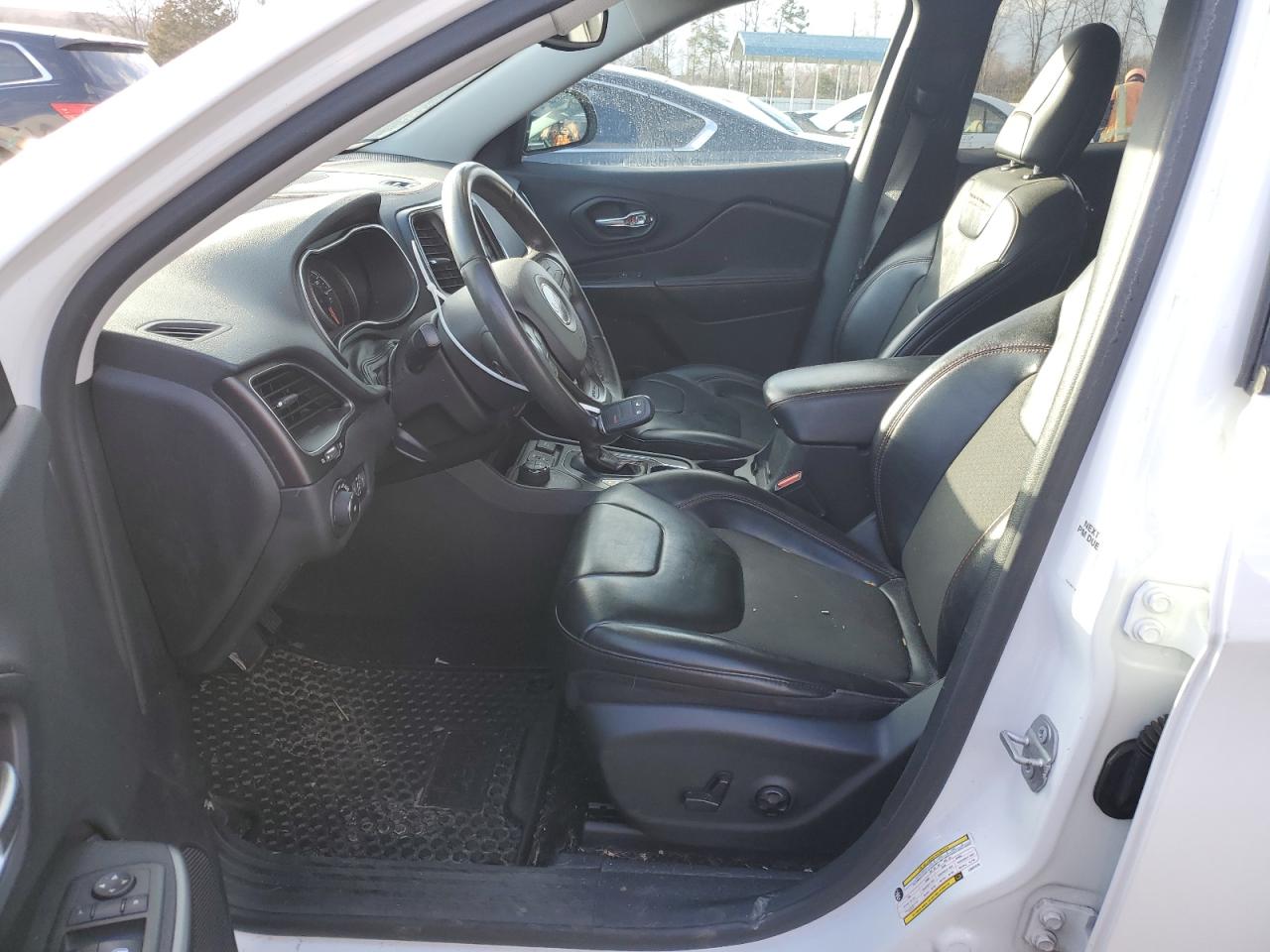 2020 Jeep Cherokee - Image 7