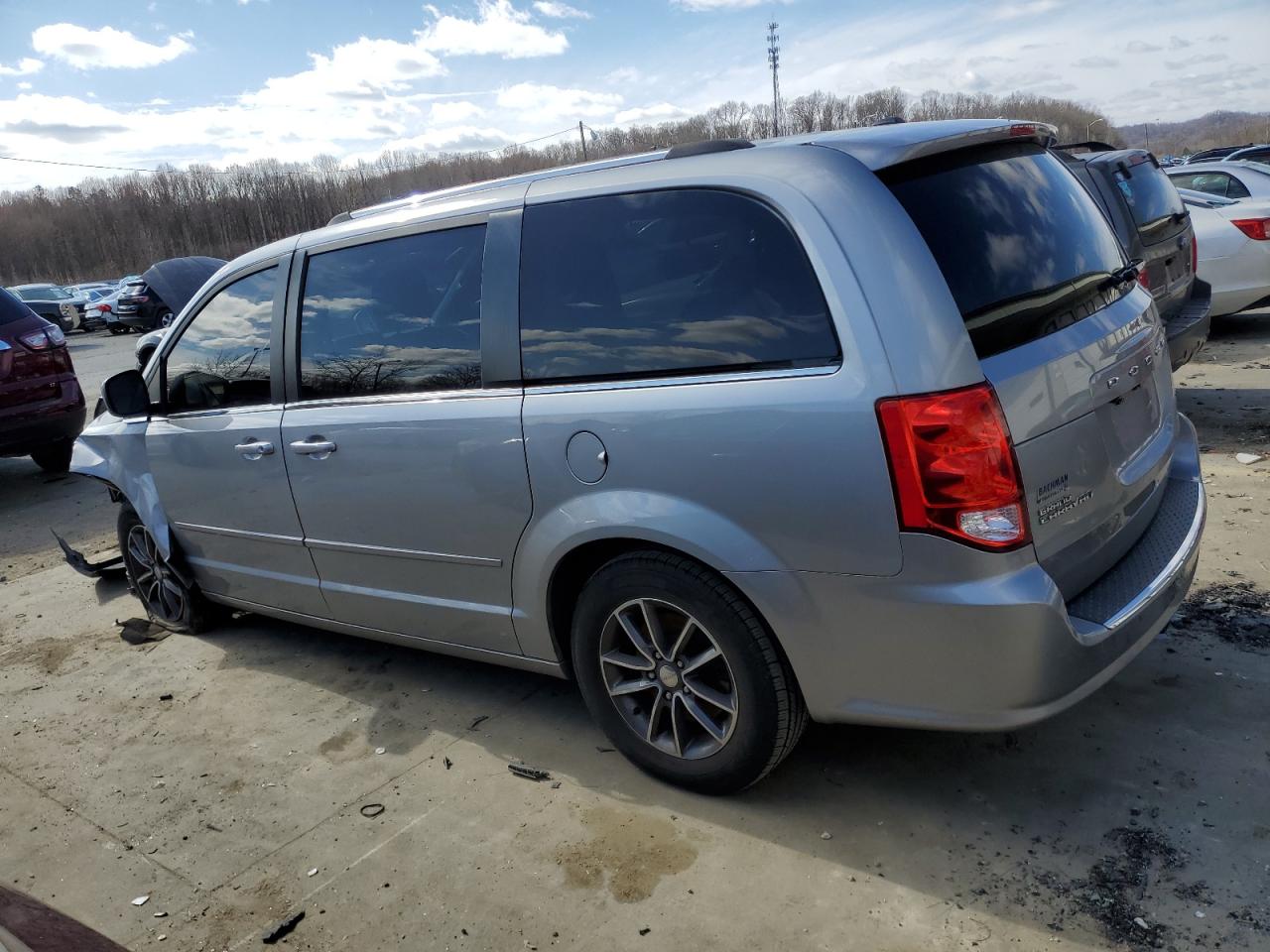 2017 Dodge Caravan - Image 2