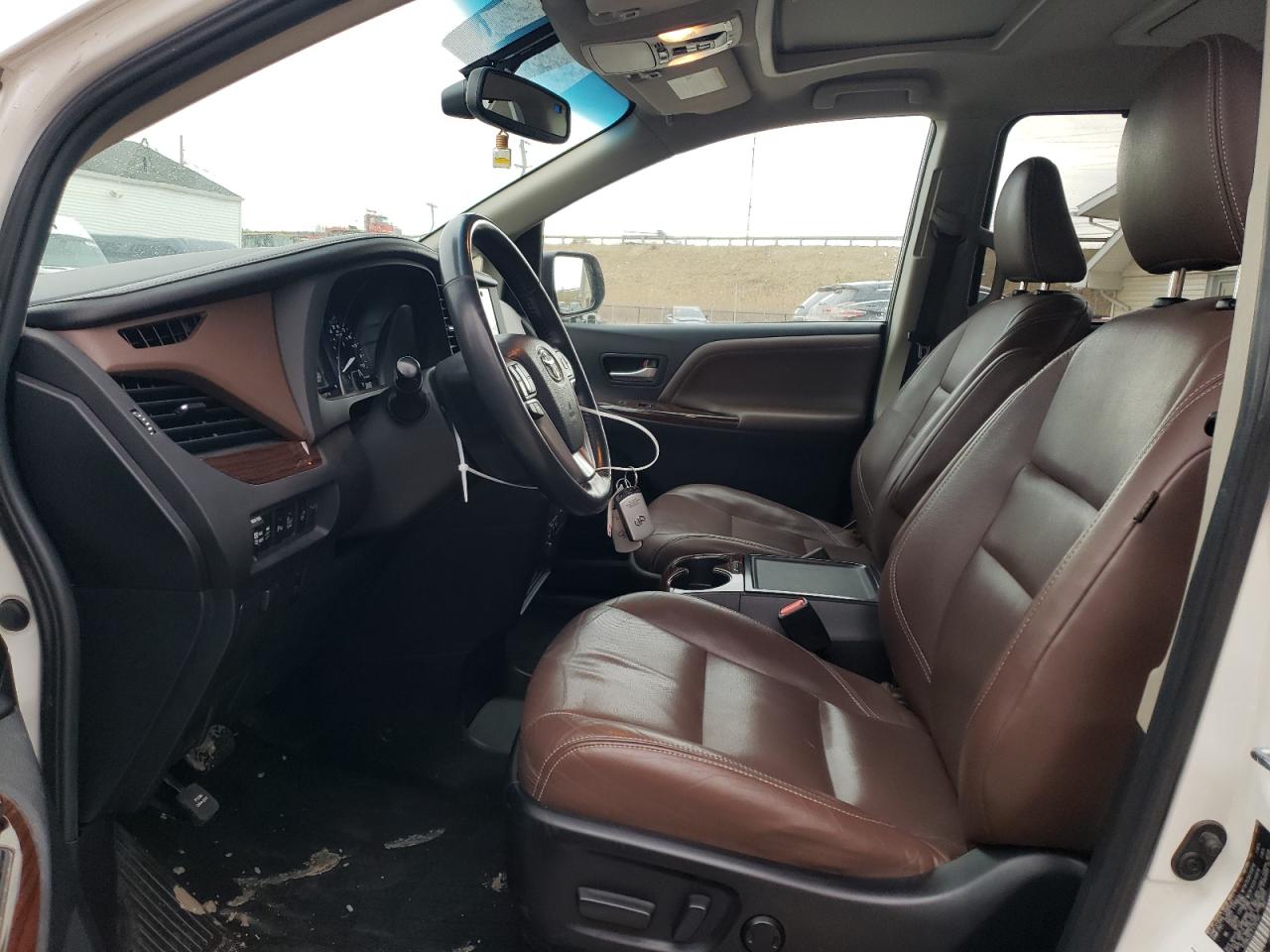 2015 Toyota Sienna - Image 7