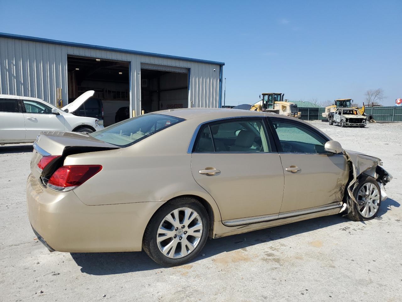 2011 Toyota Avalon - Image 3