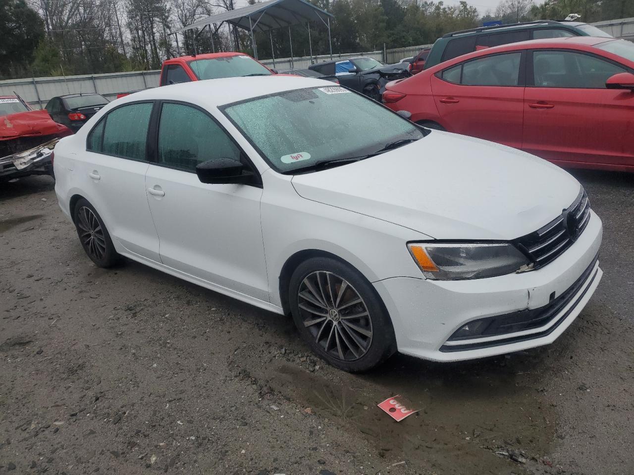 2016 Volkswagen Jetta - Image 4