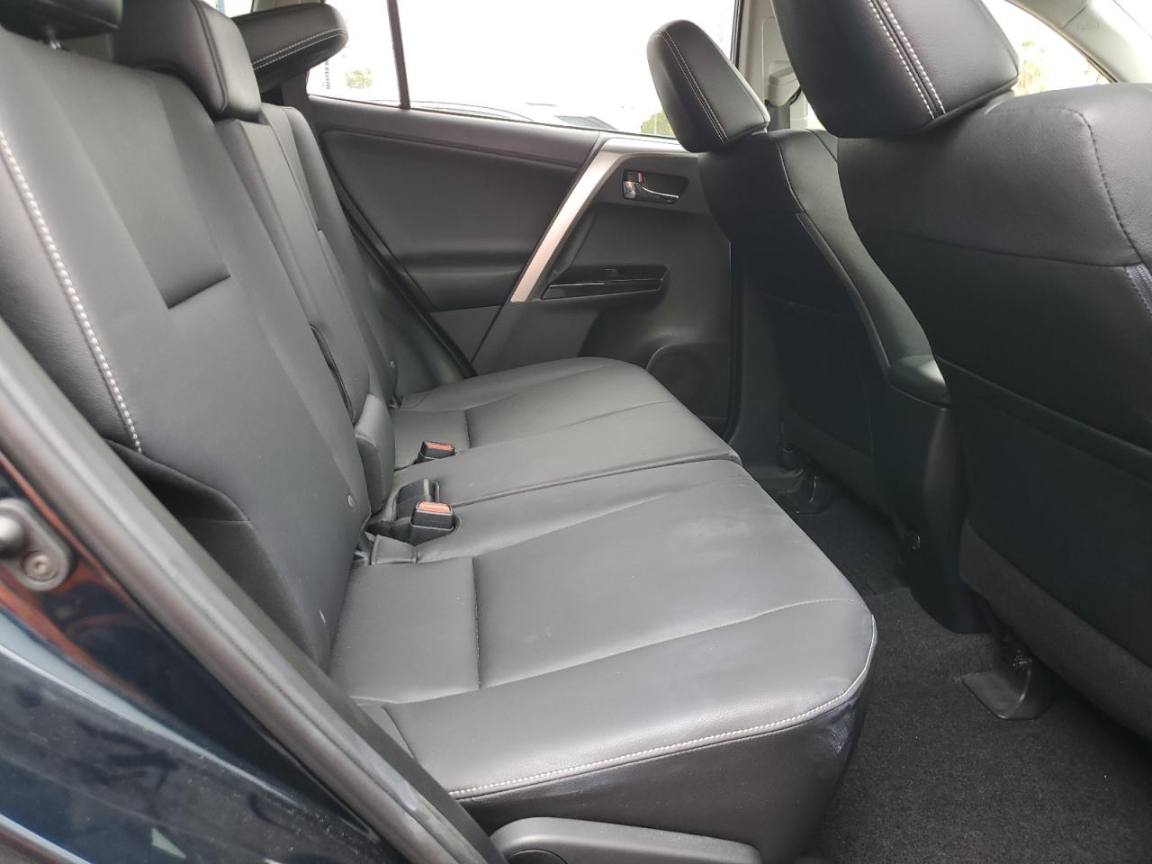 2018 Toyota RAV 4 - Image 11