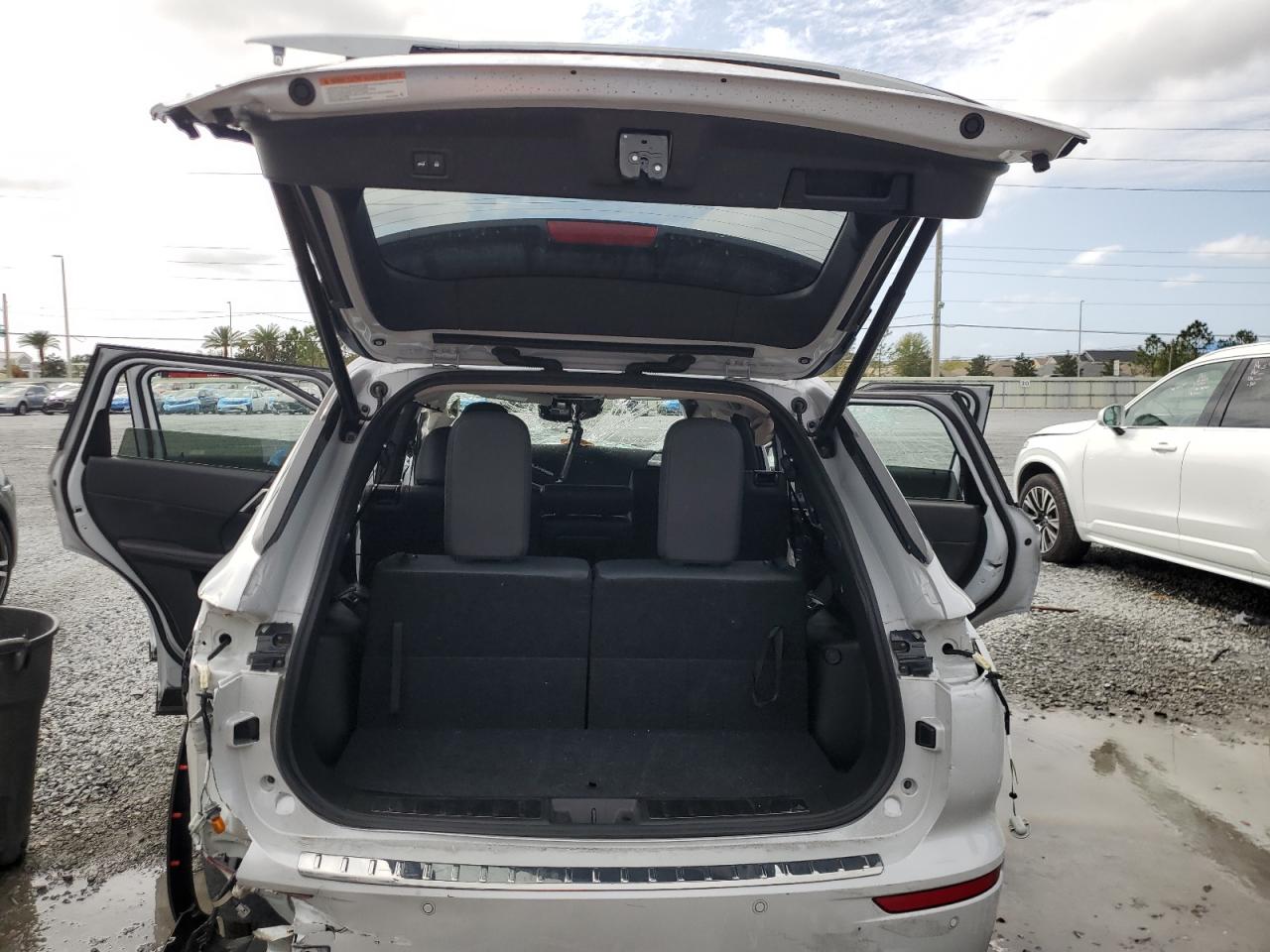 2024 Mitsubishi Outlander - Image 6