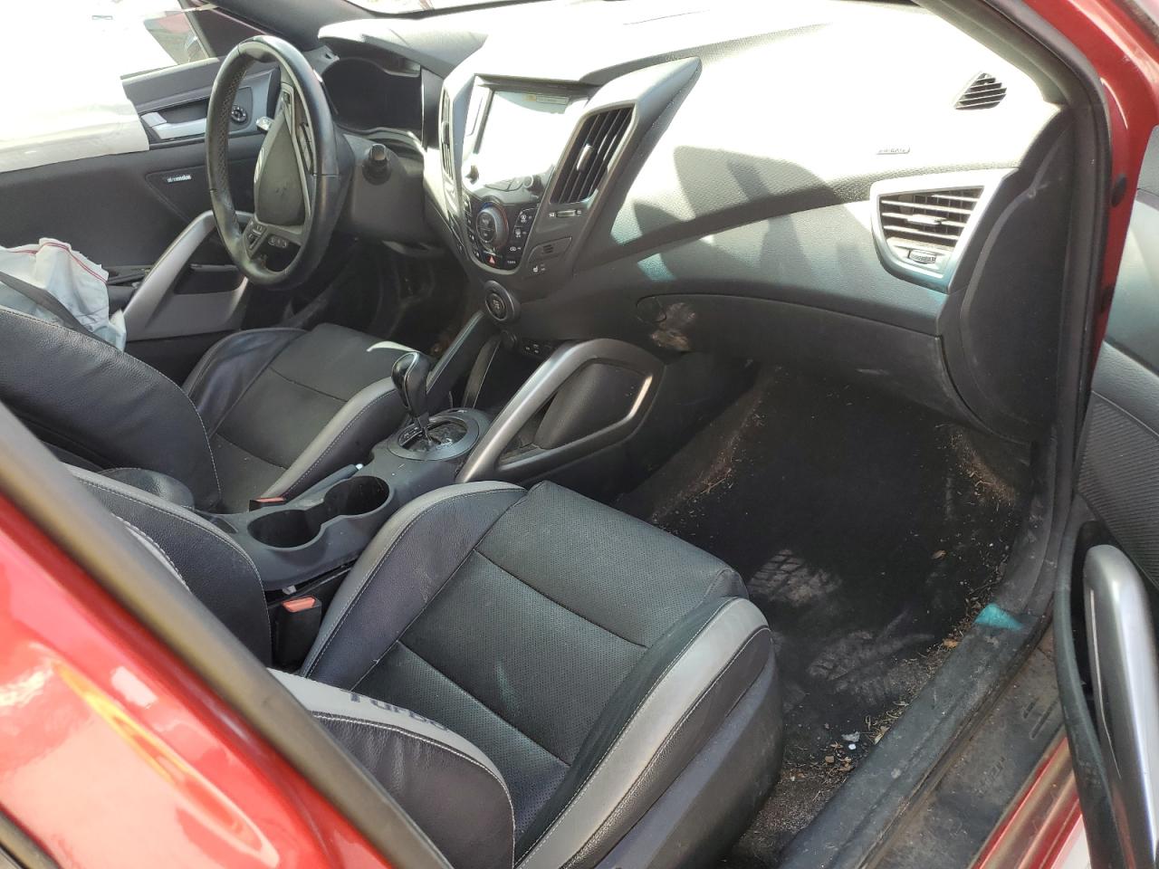 2016 Hyundai Veloster - Image 8