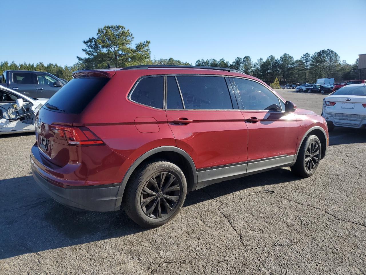 2018 Volkswagen Tiguan - Image 3