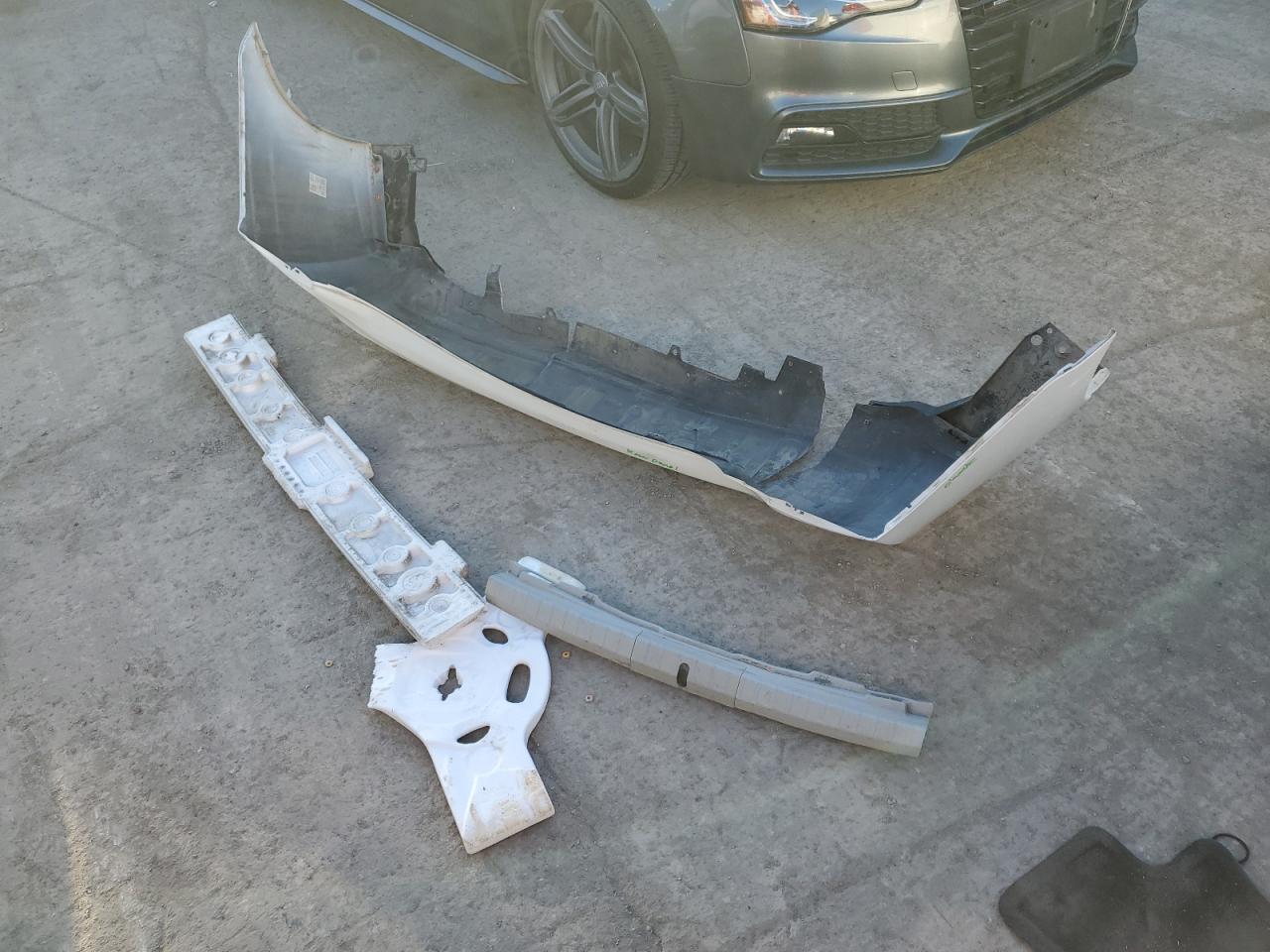 2012 Toyota Prius - Image 12