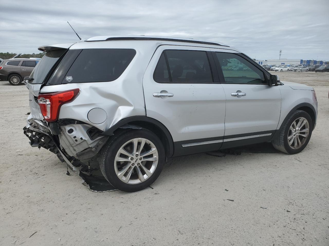 2018 Ford Explorer - Image 3