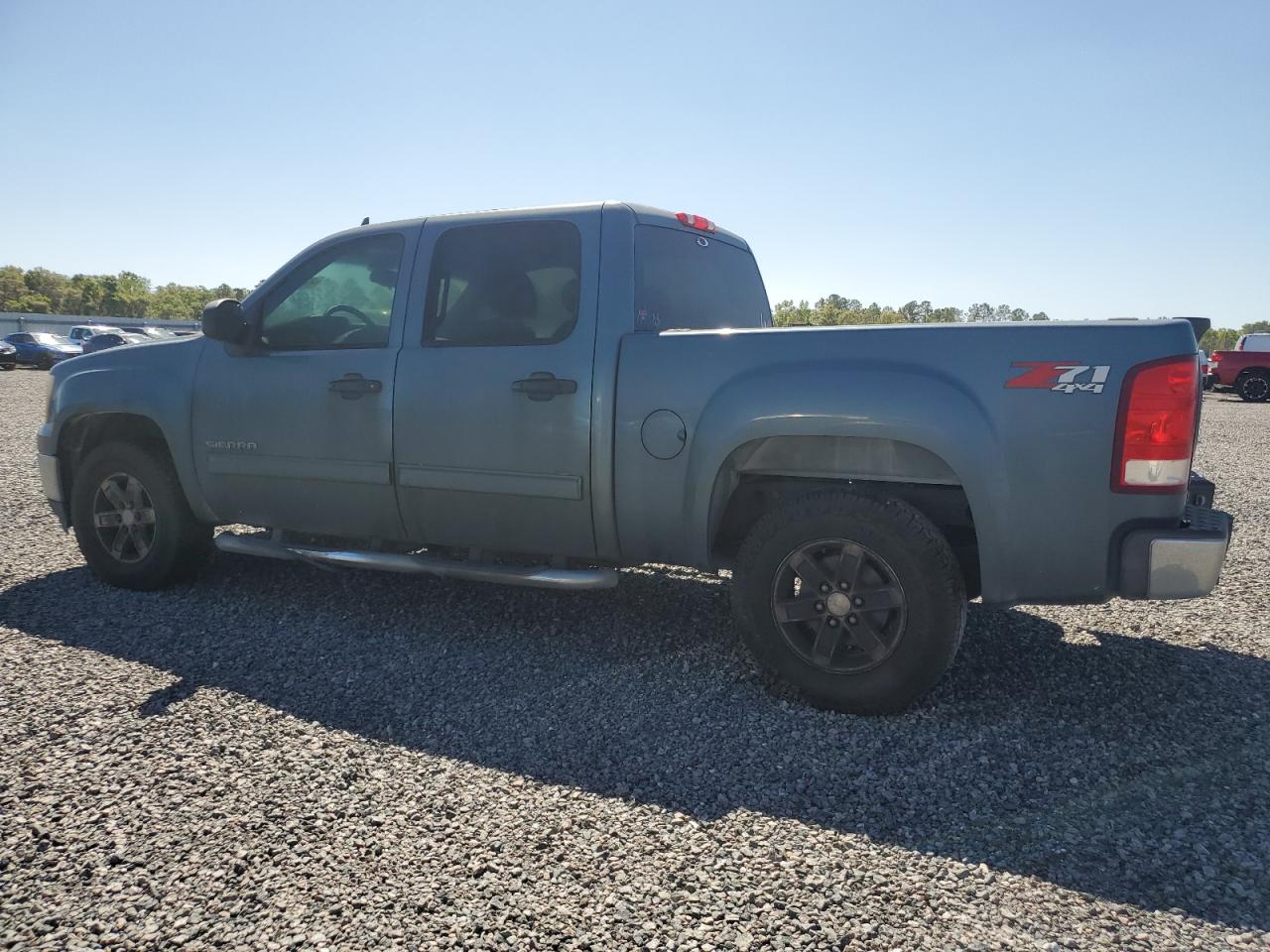 2011 GMC Sierra - Image 2