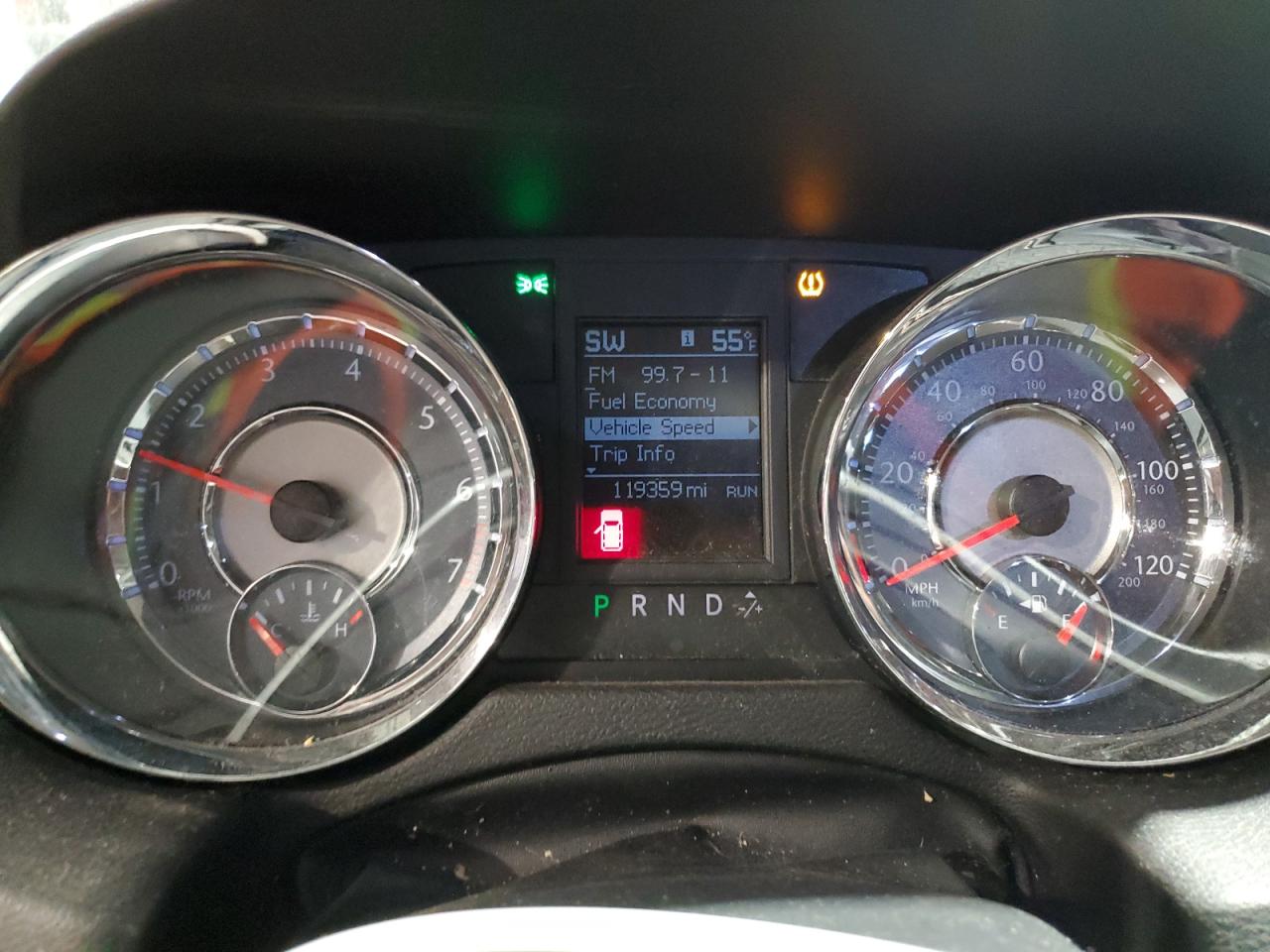 2014 Chrysler Town & Country - Image 9