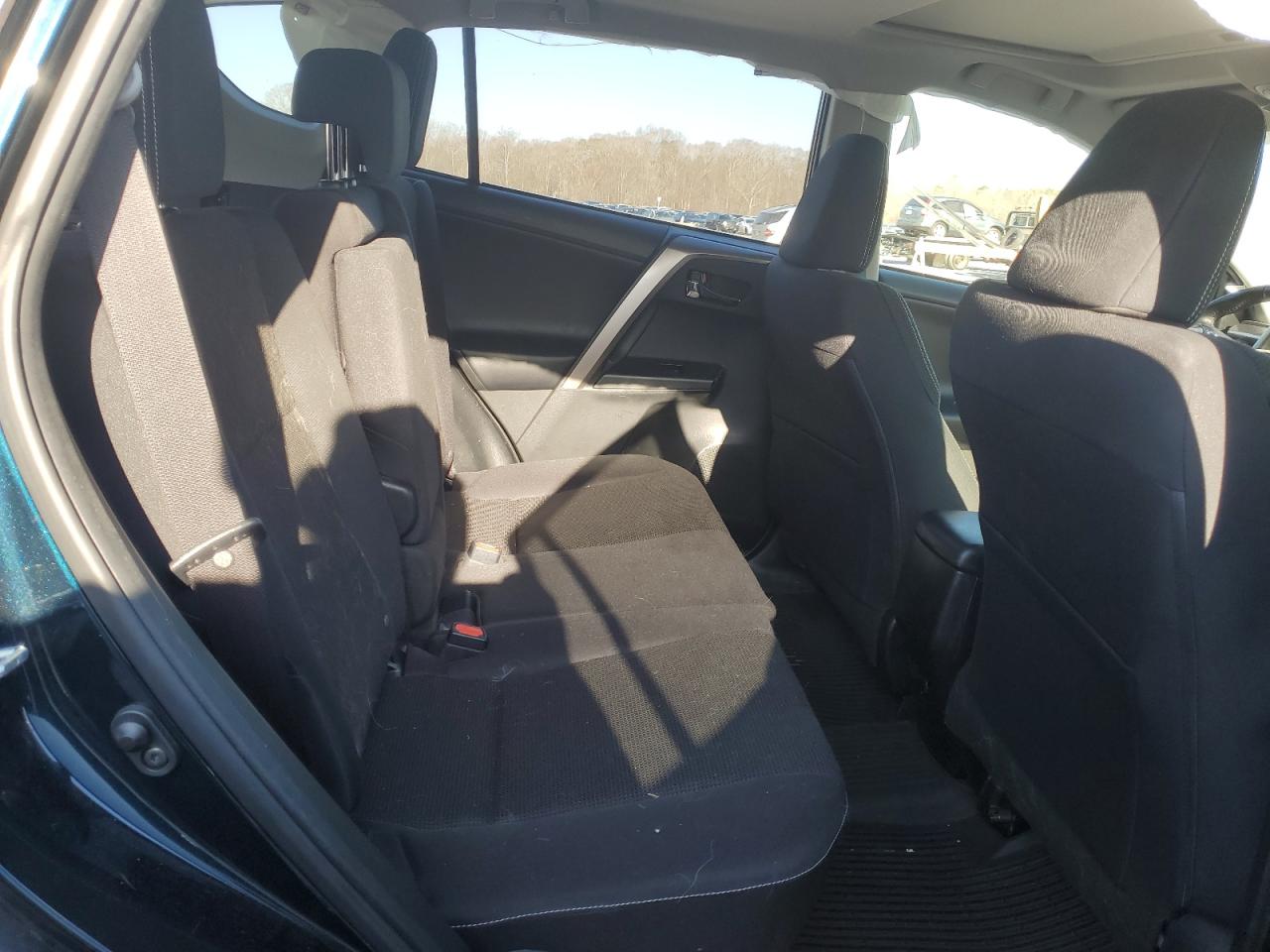 2018 Toyota RAV 4 - Image 11
