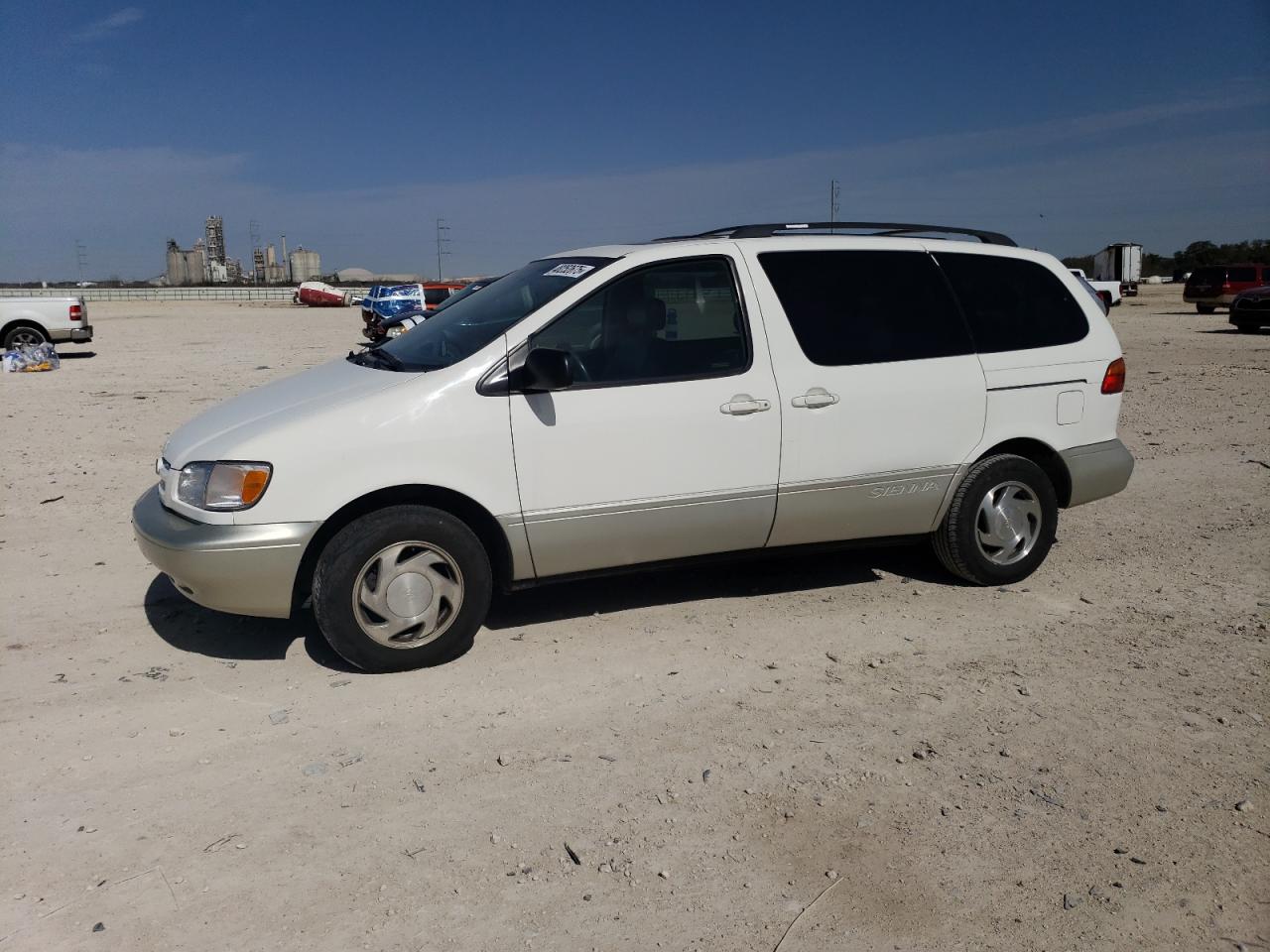 2000 Toyota Sienna - Image 1