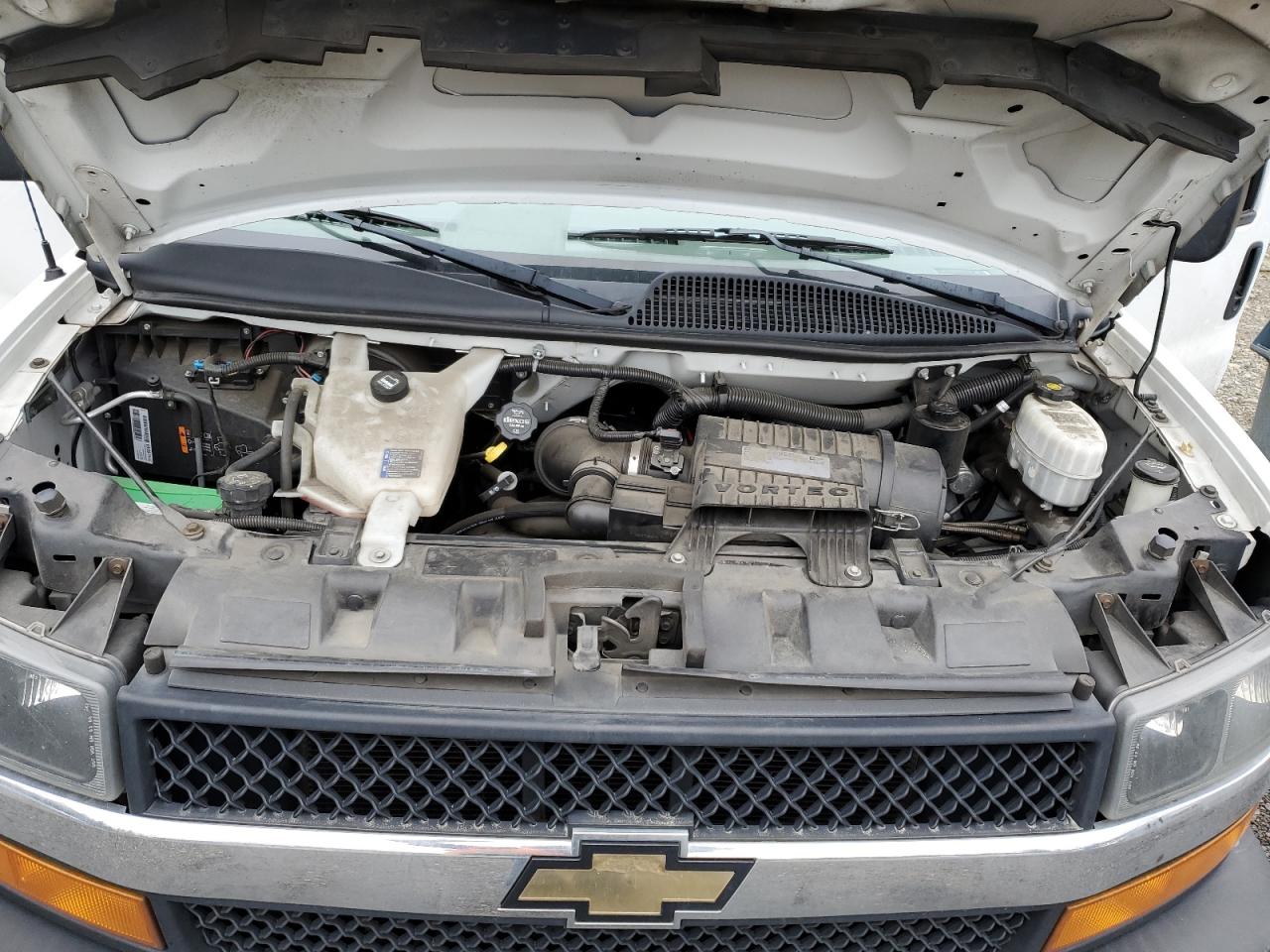 2018 Chevrolet Express - Image 12