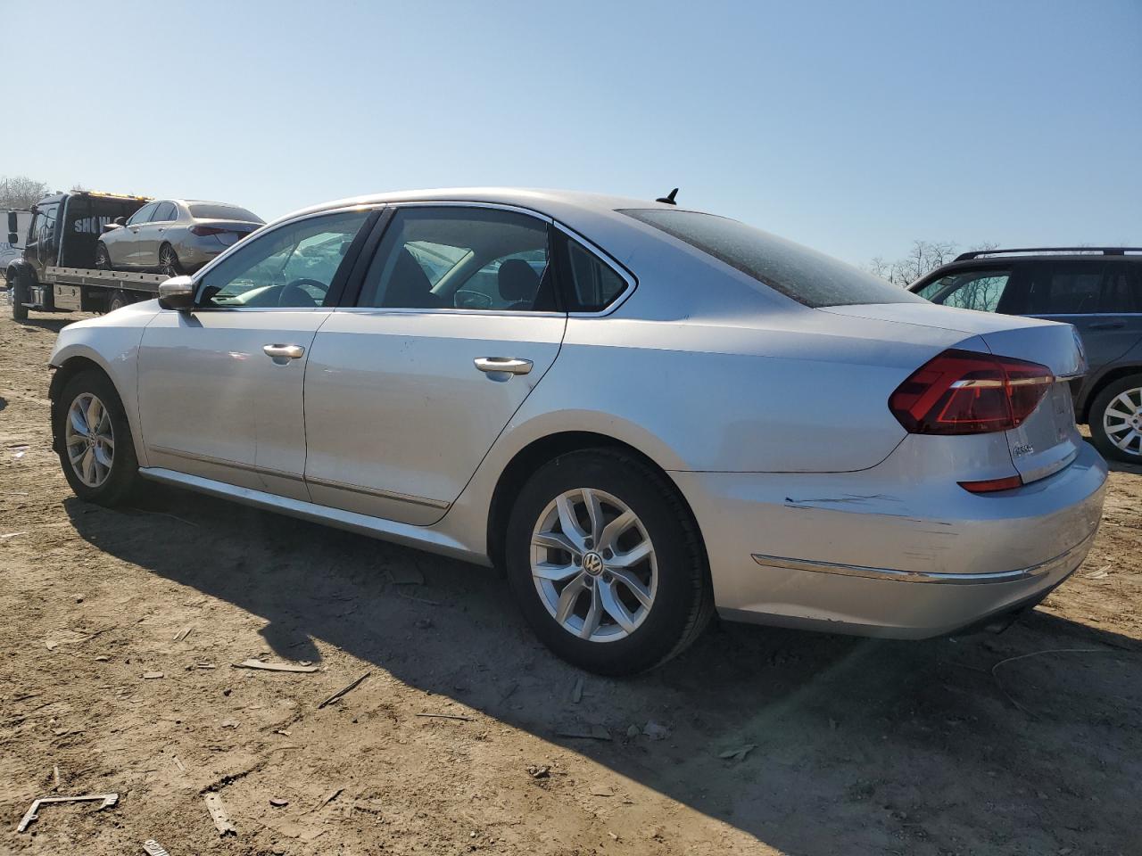 2017 Volkswagen Passat - Image 2