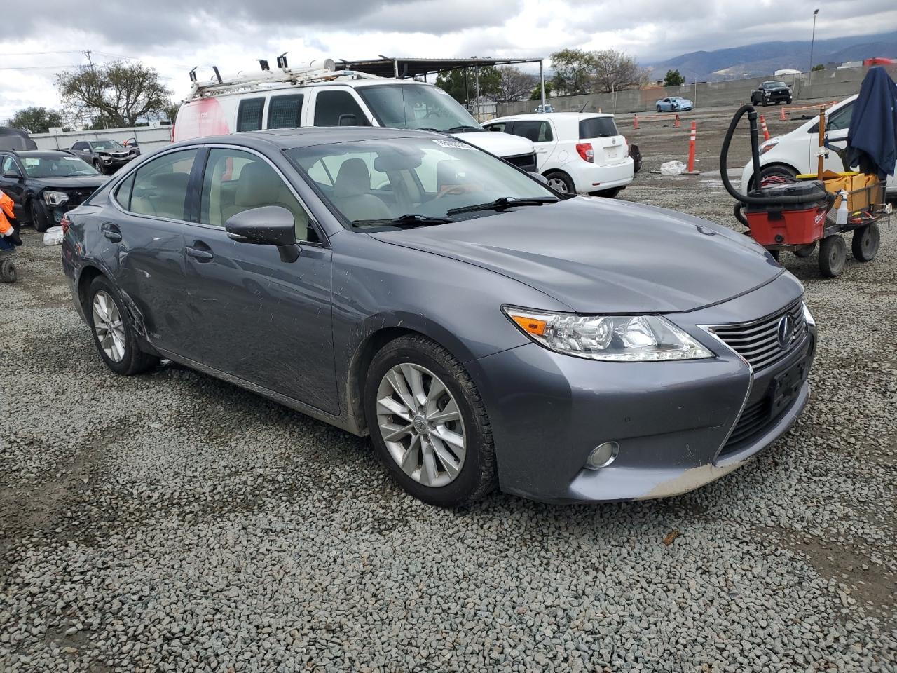 2013 Lexus ES - Image 4