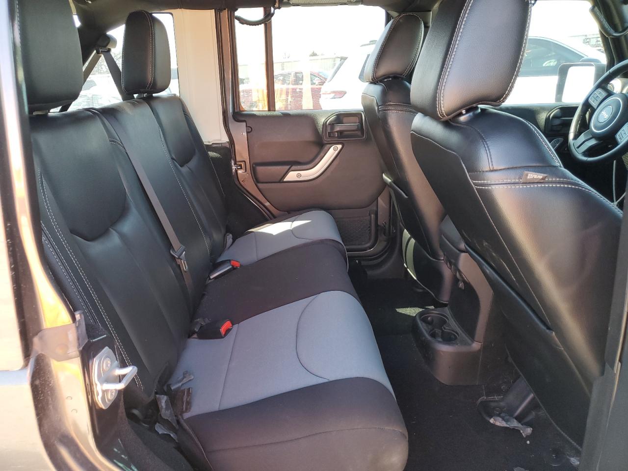 2017 Jeep Wrangler - Image 10
