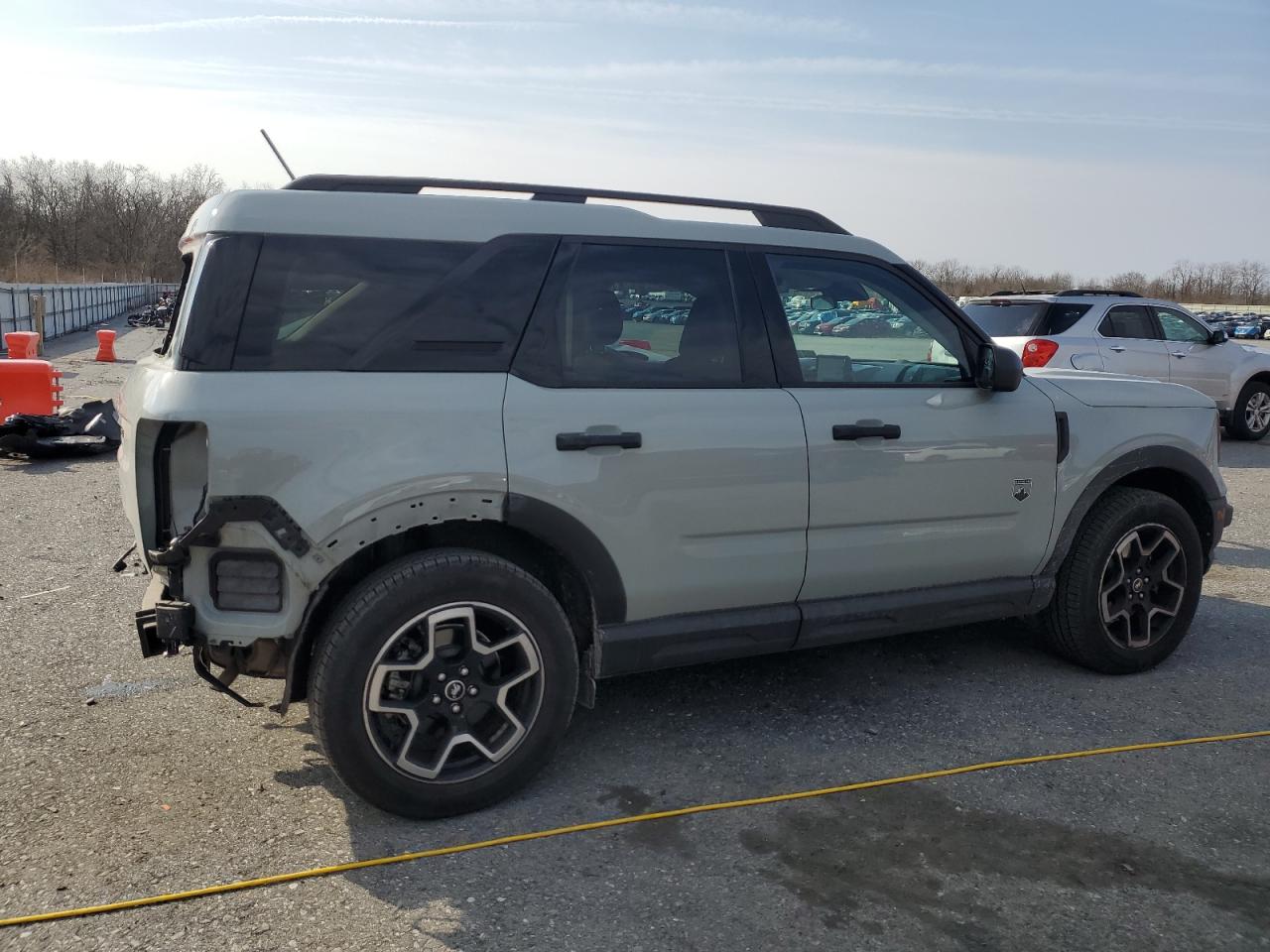 2022 Ford Bronco - Image 3