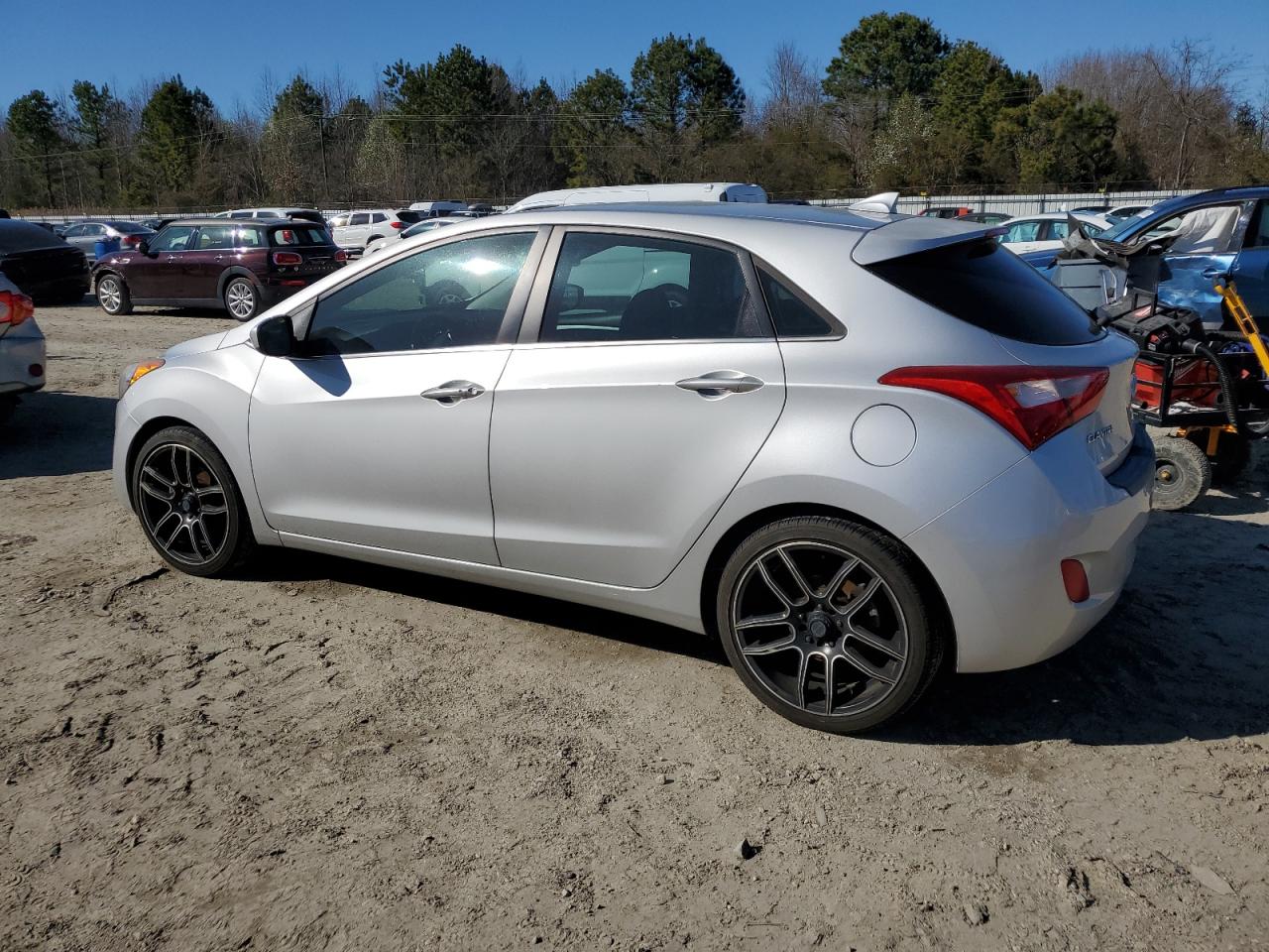 2013 Hyundai Elantra - Image 2