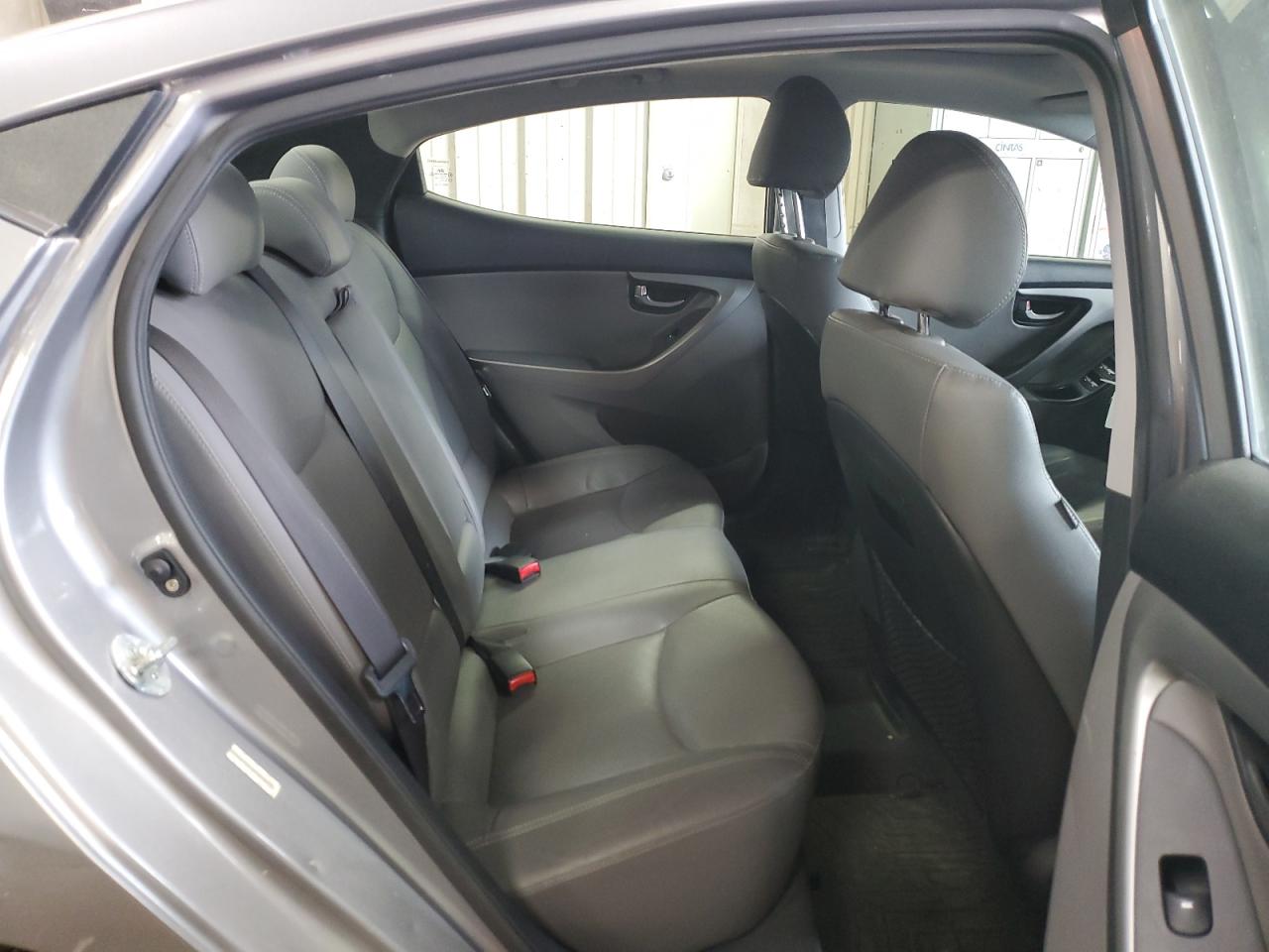 2014 Hyundai Elantra - Image 10