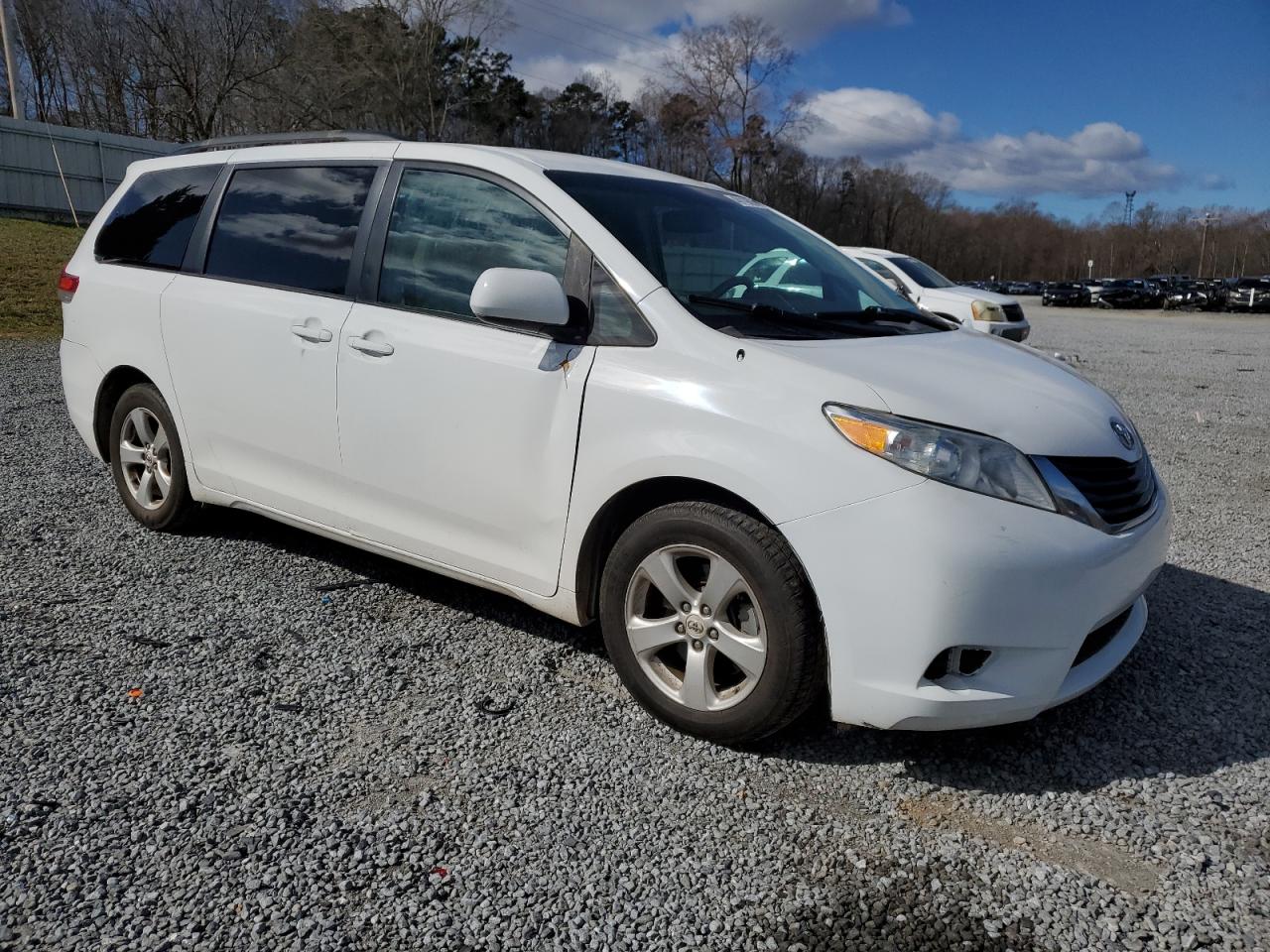 2011 Toyota Sienna - Image 4