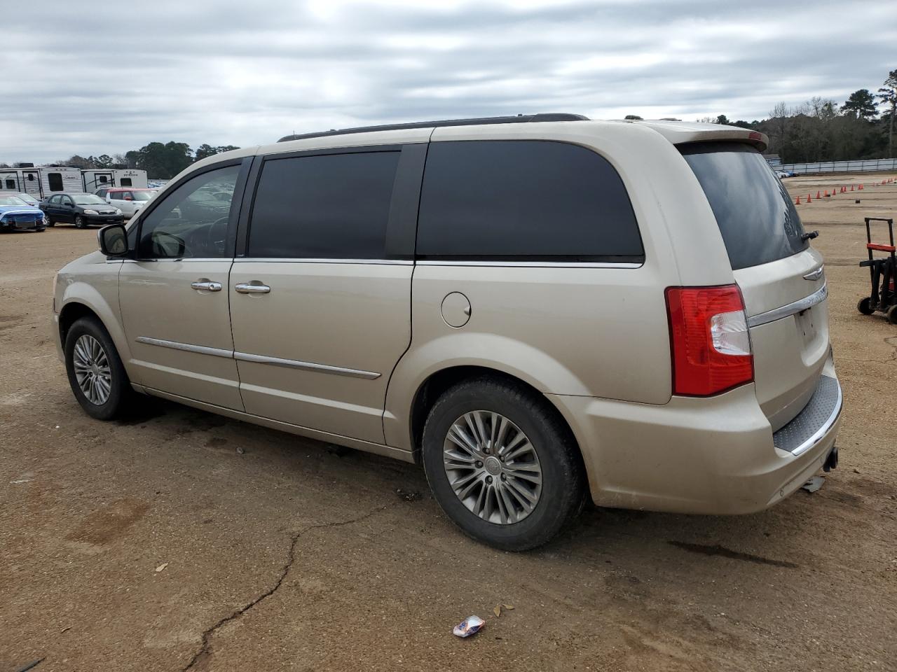 2013 Chrysler Town & Country - Image 2