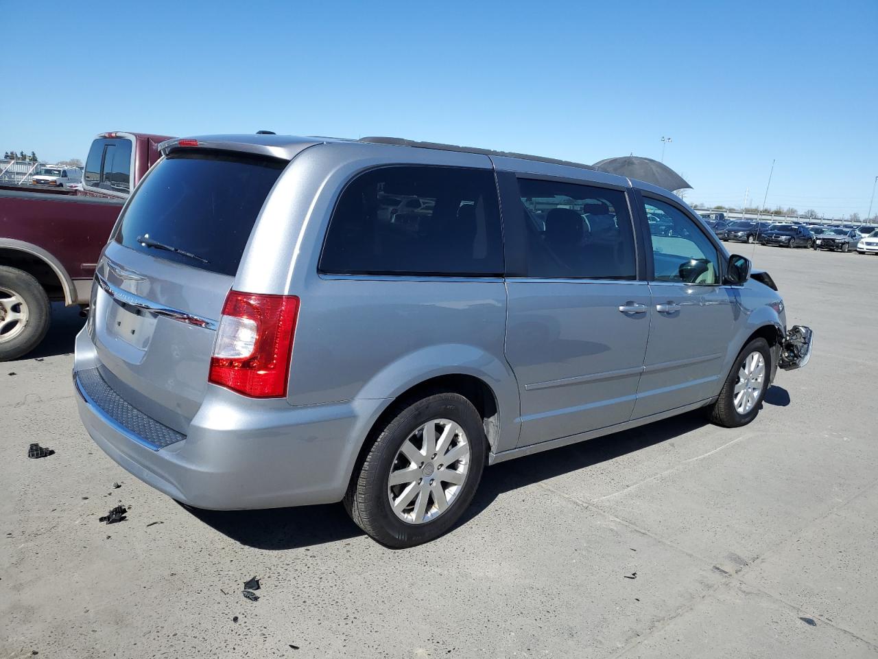 2015 Chrysler Town & Country - Image 3