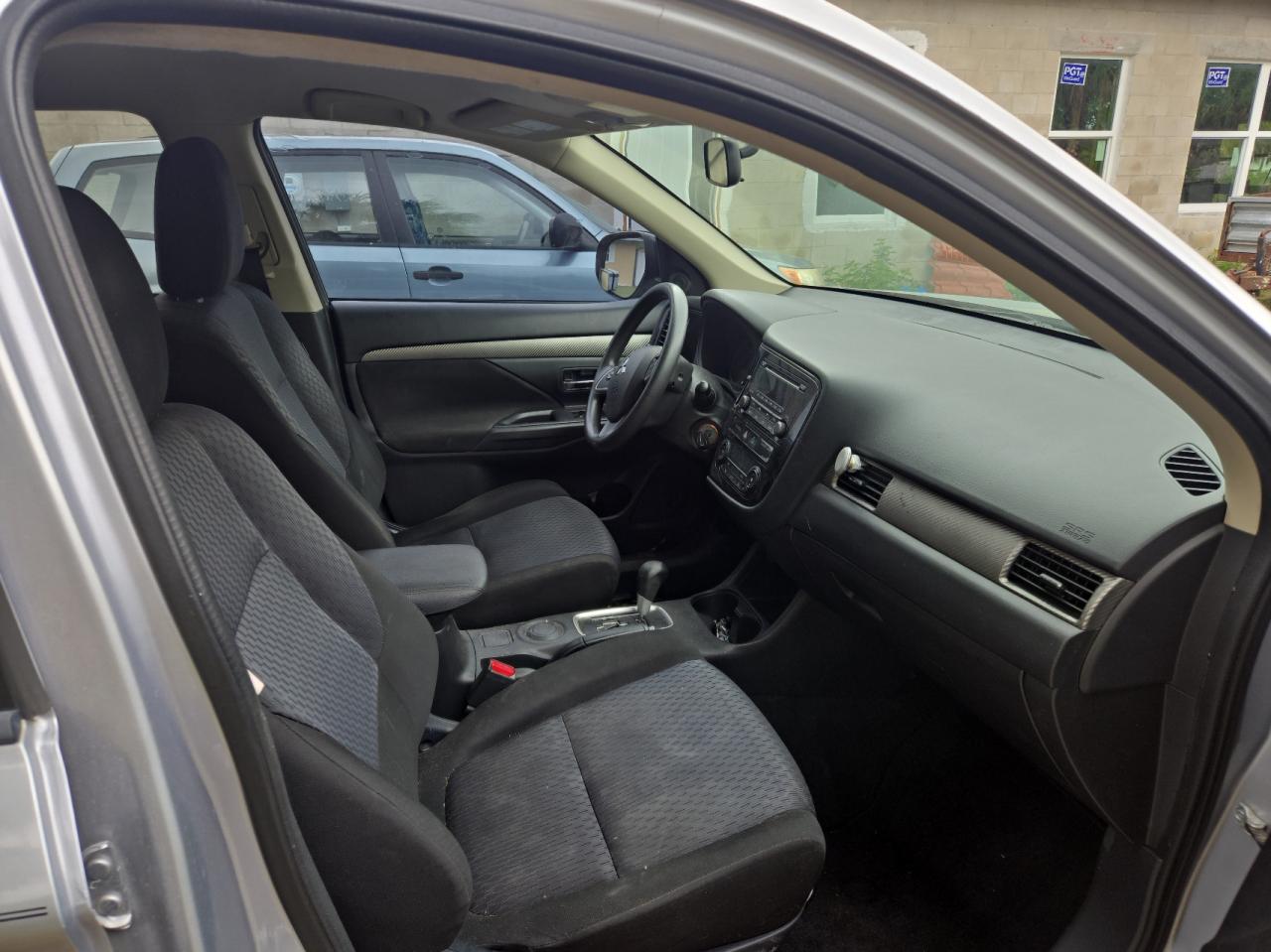 2014 Mitsubishi Outlander - Image 5