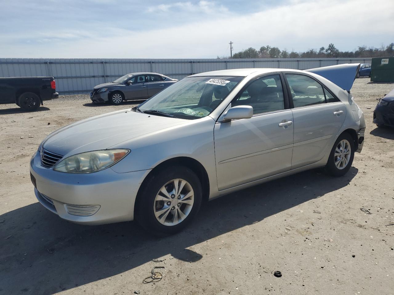 2005 Toyota Camry Le продається в Fredericksburg, VA - Rear End