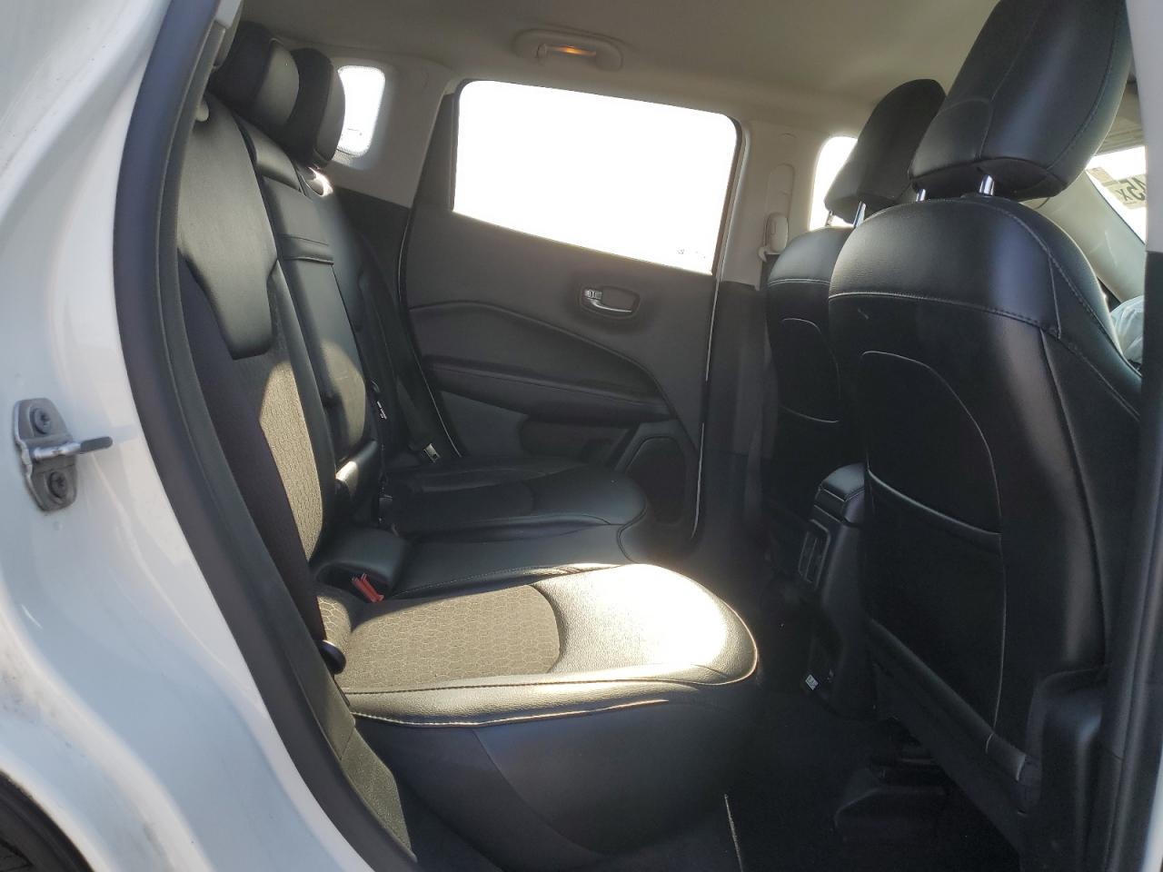 2019 Jeep Compass - Image 12
