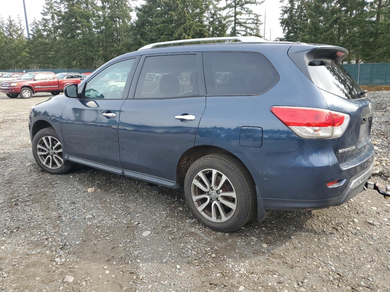 2013 Nissan Pathfinder - Image 2