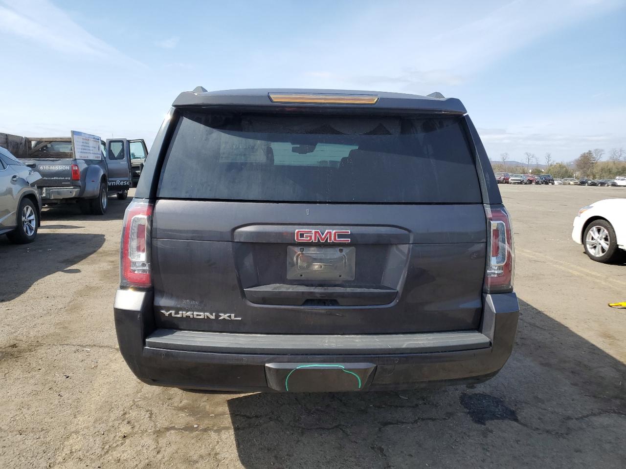 2017 GMC Yukon - Image 6