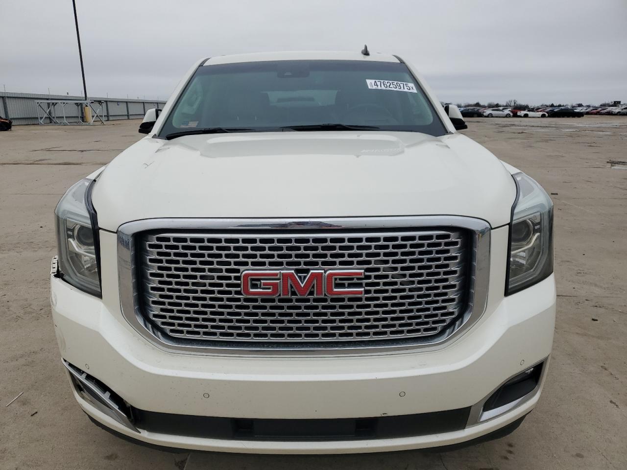 2015 GMC Yukon - Image 5