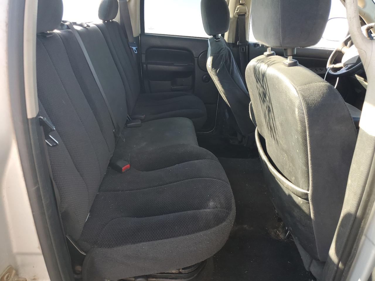 2004 Dodge RAM - Image 11
