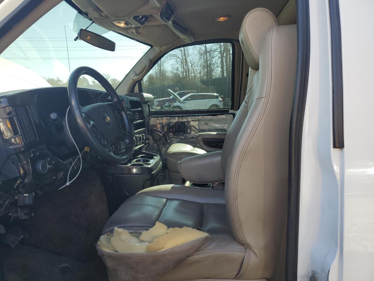 2015 Chevrolet Express - Image 7