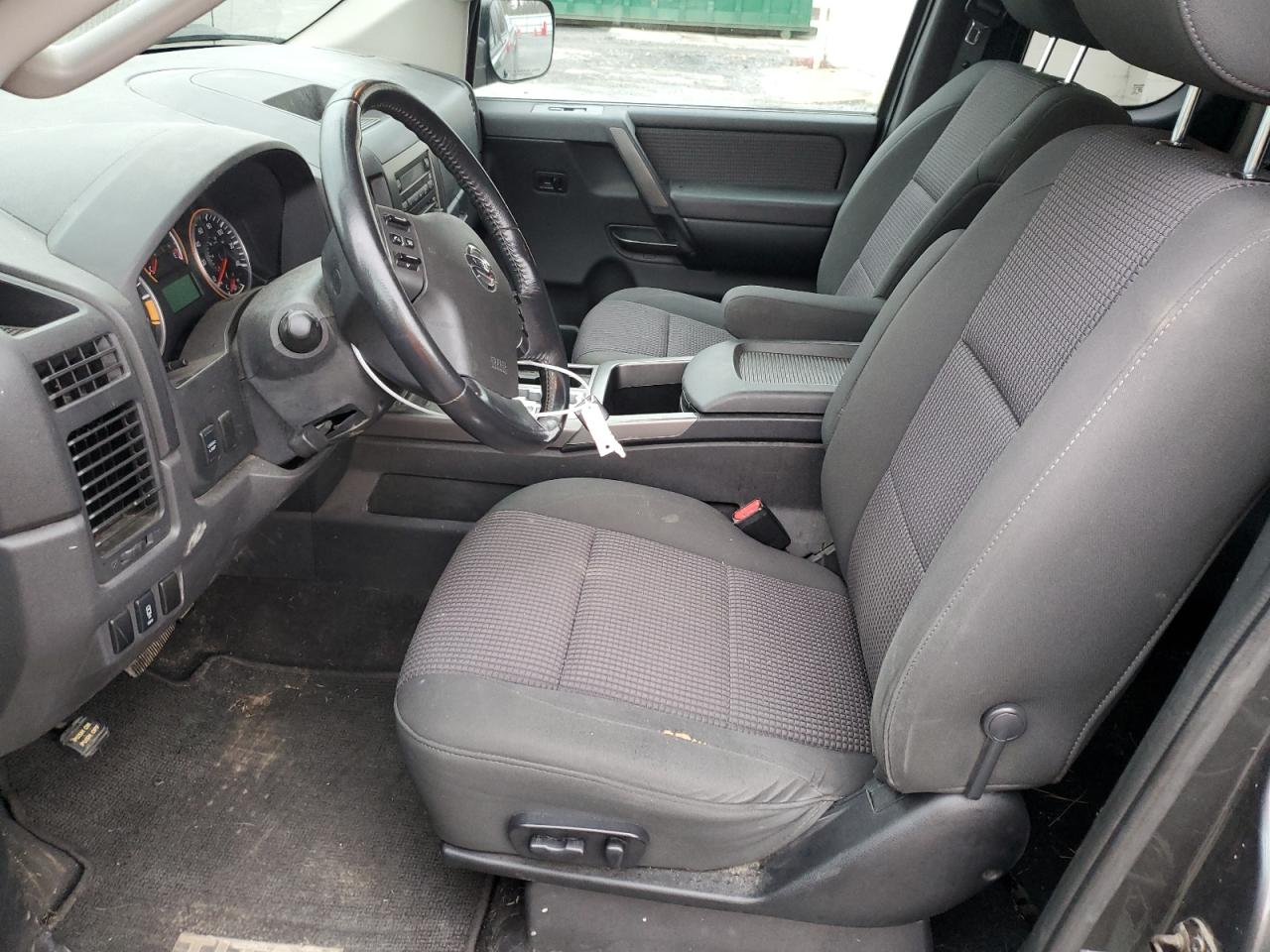 2012 Nissan Titan - Image 7