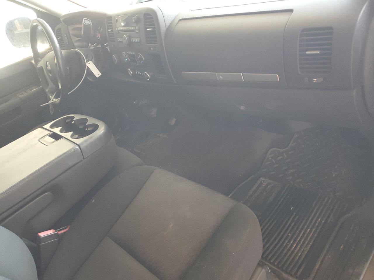 2011 GMC Sierra - Image 8