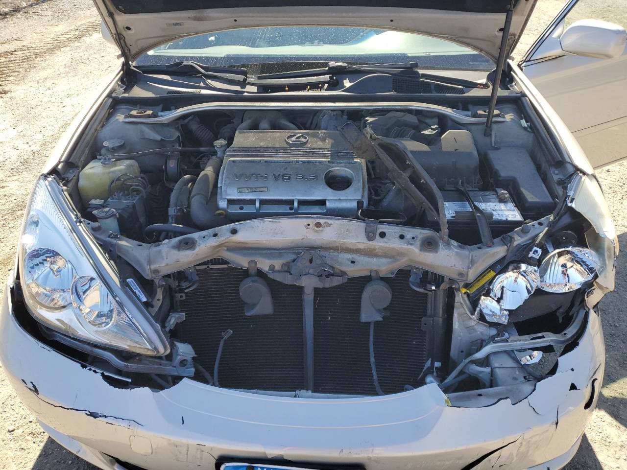 2004 Lexus ES - Image 11