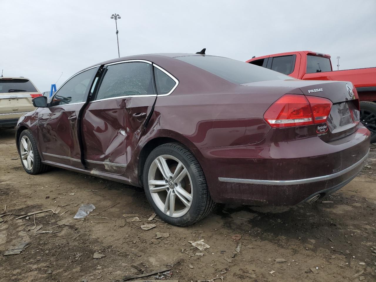 2014 Volkswagen Passat - Image 2