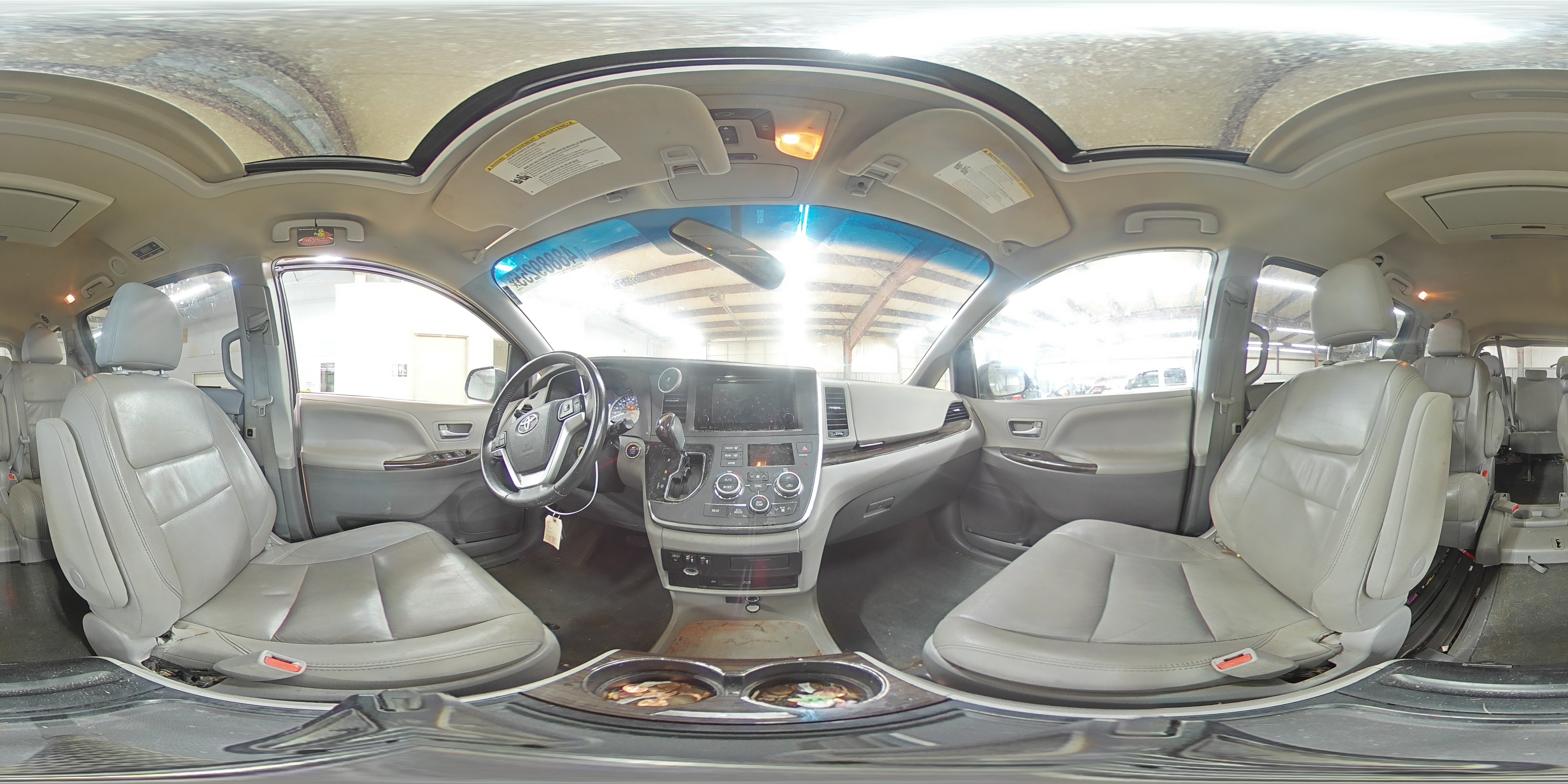 2015 Toyota Sienna - Image 14